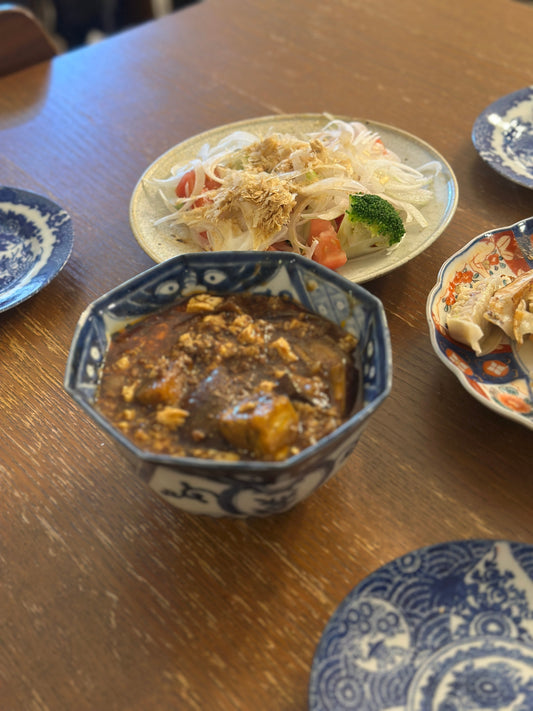 【Kottoごはん】骨董の器には、和食ではなく中華も合わせてみては? - Kotto Shop