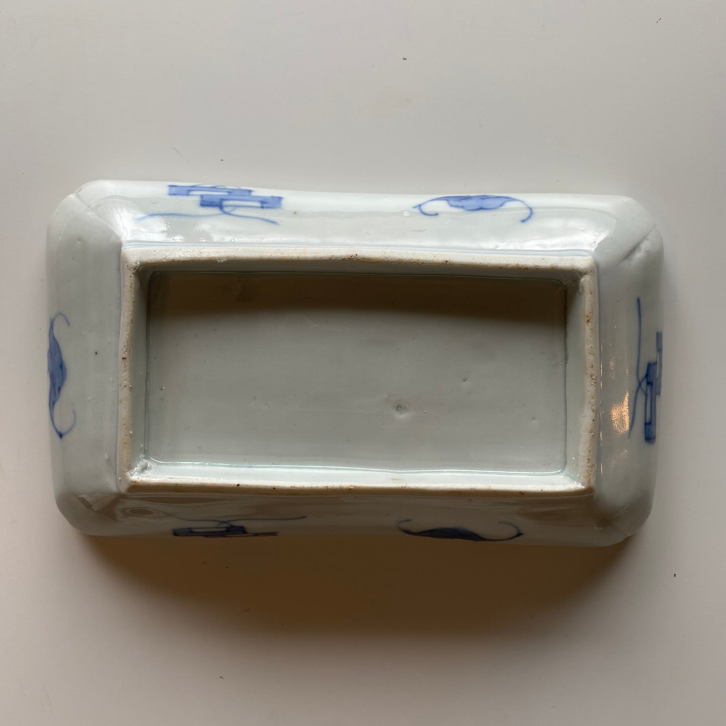 景色をのぞく金彩長角皿