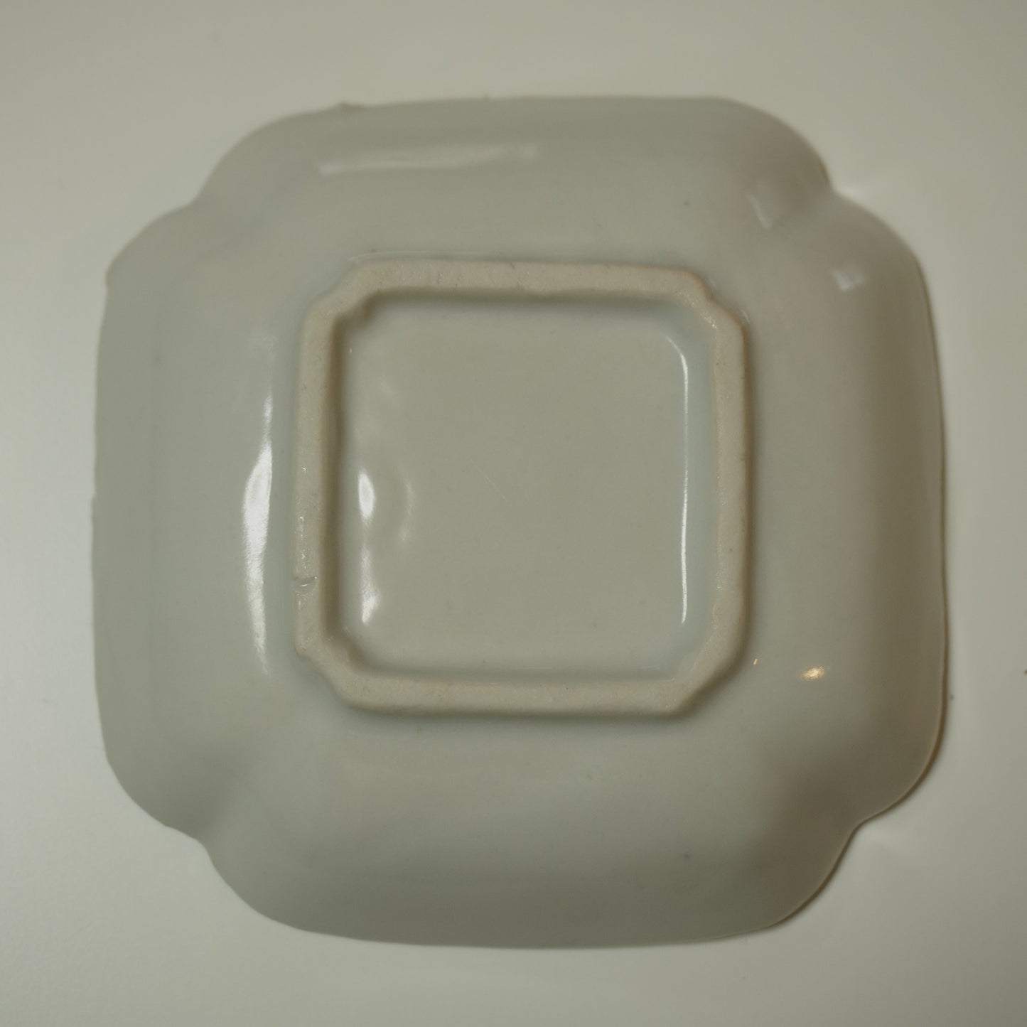 宝尽くしの白磁豆皿