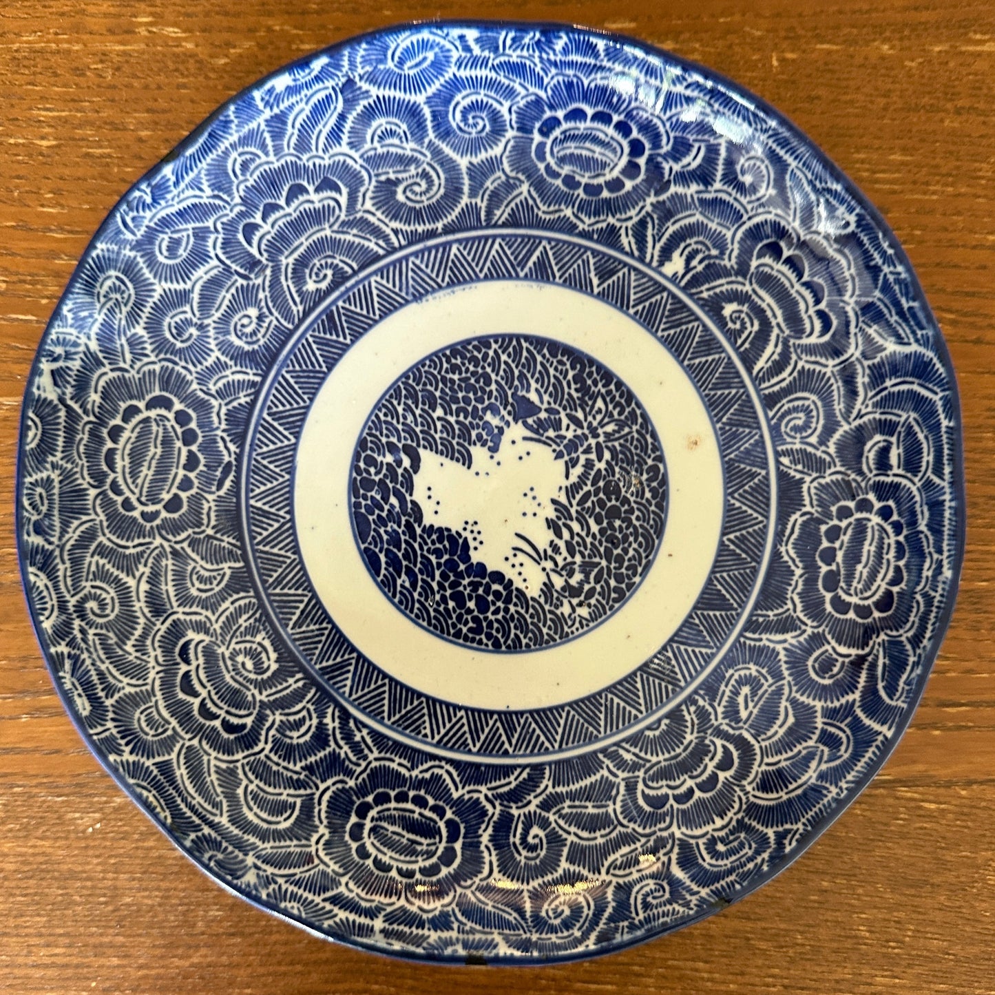 洋風な佇まいの印判皿