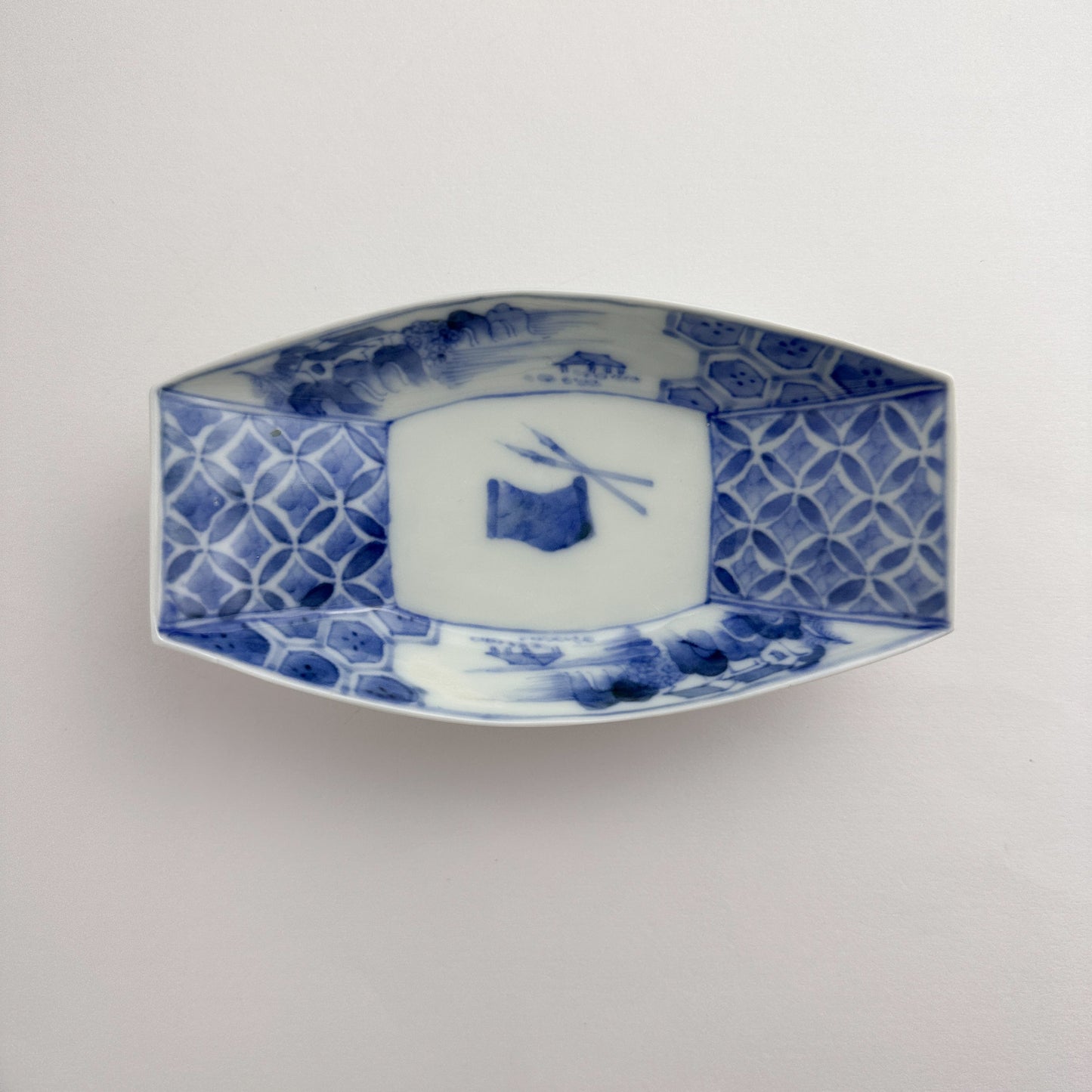 【2客セット】食卓に変化をつける染付舟形七宝繋ぎ見込み - Kotto Shop