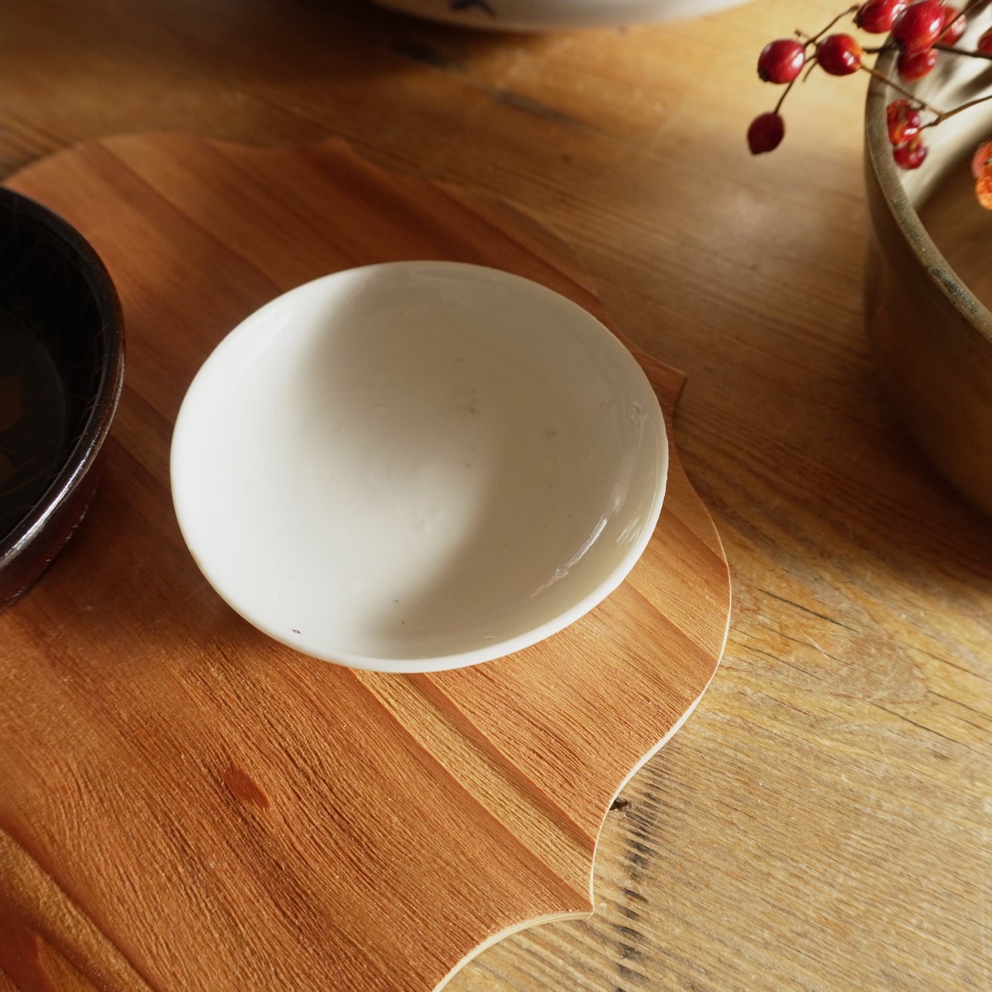 【2枚セット】小さな黒漆器と白小皿 - Kotto Shop