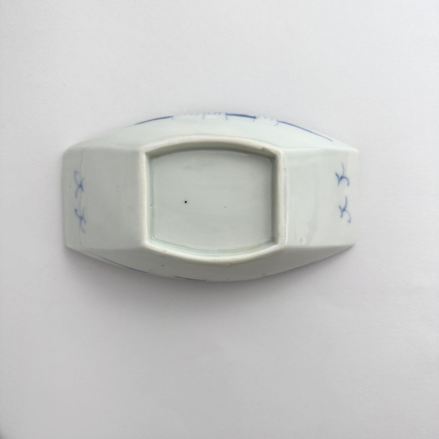 【2客セット】食卓に変化をつける染付舟形七宝繋ぎ見込み - Kotto Shop