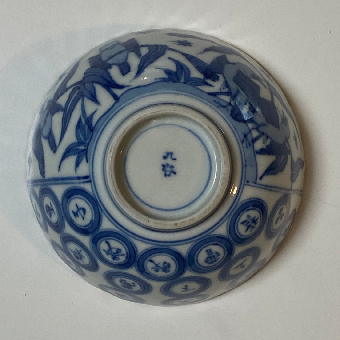 鳥が舞う爽やか輪花染付小鉢