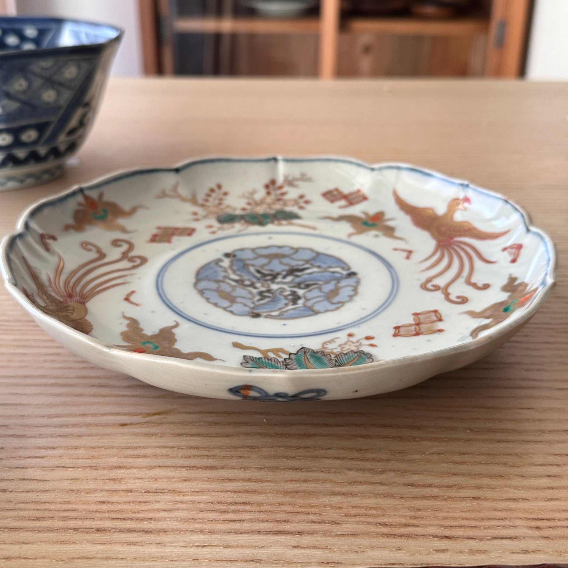 気品漂う鳳凰と花の7寸皿 - Kotto Shop