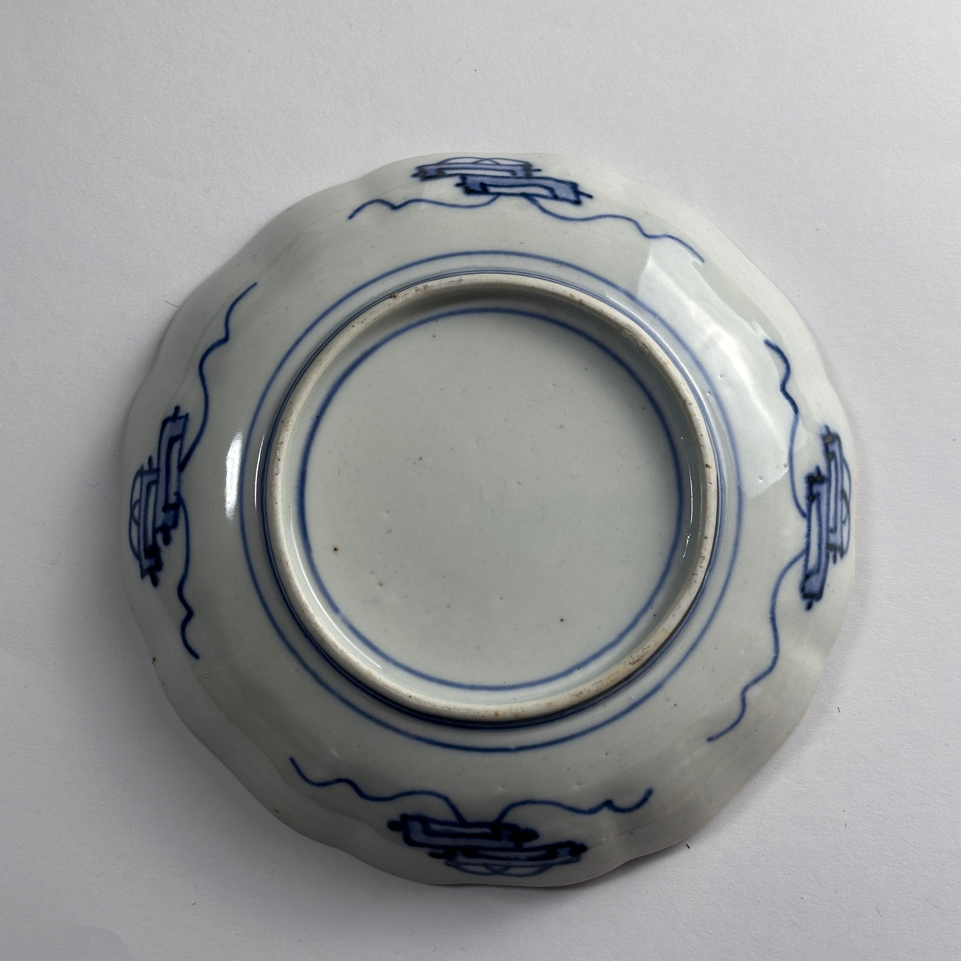 うさぎが跳ねる優美な7寸皿 - Kotto Shop