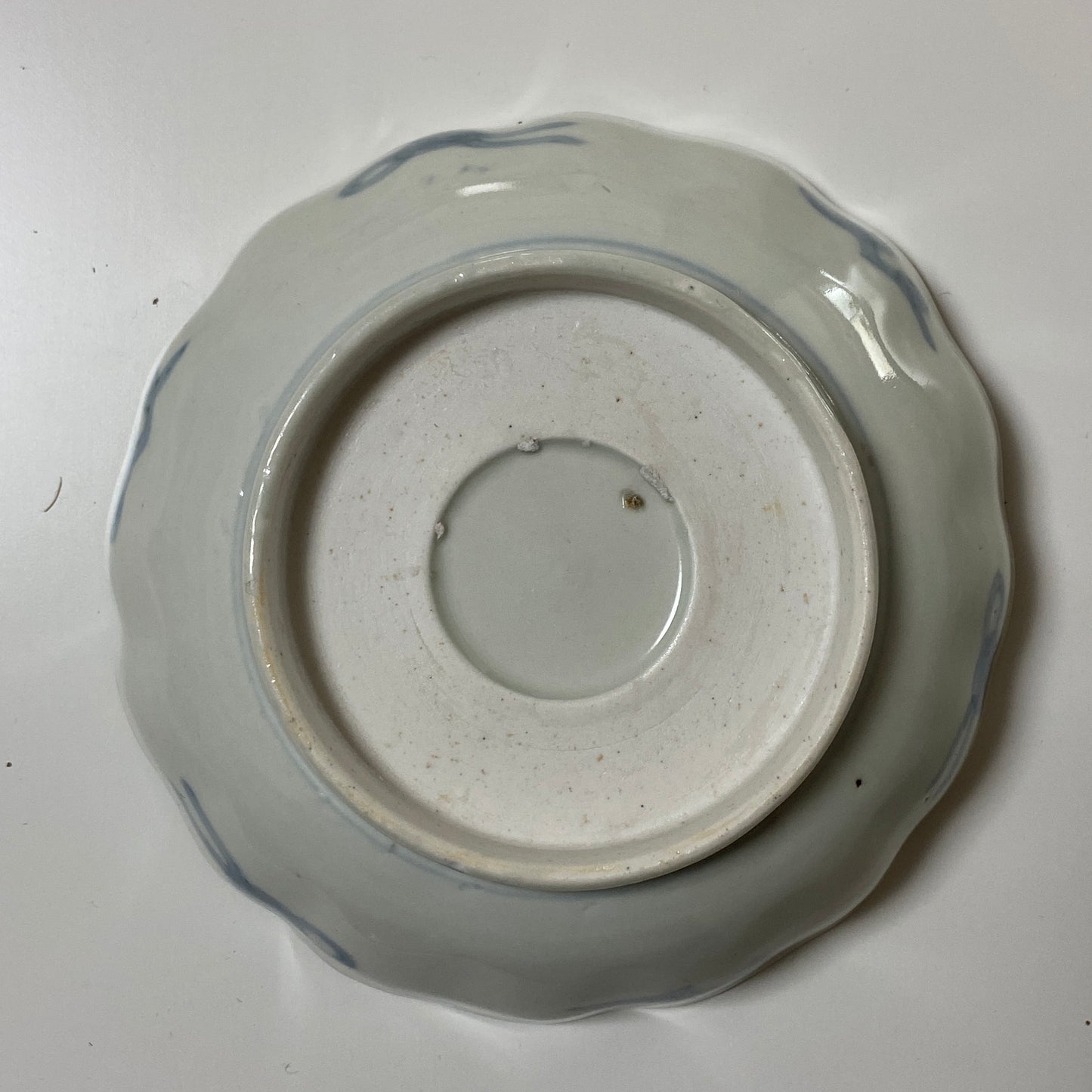 鶴に松が浮かぶ淡い色味のなます皿