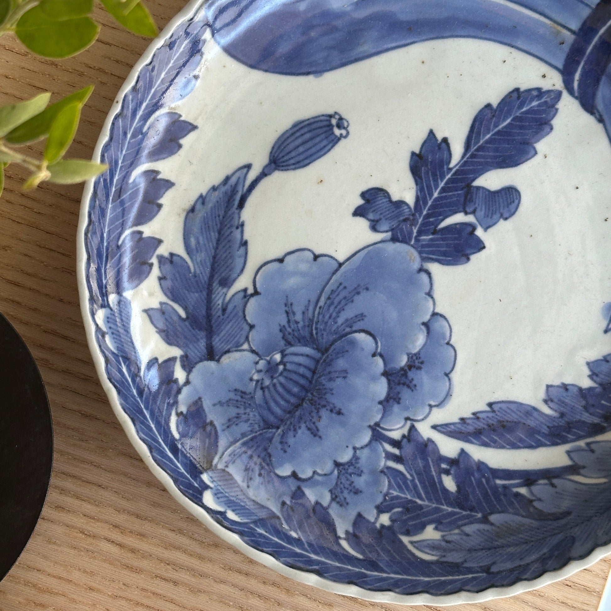 静かに藍の花咲く古伊万里8寸 - Kotto Shop