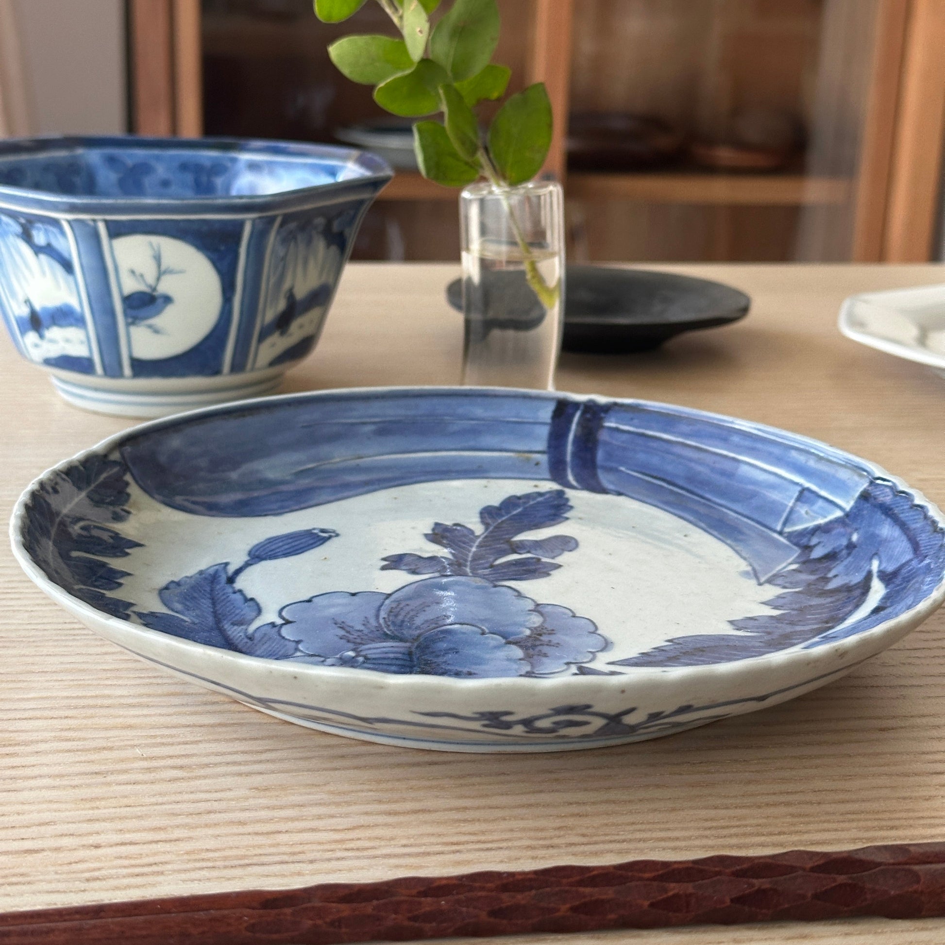 静かに藍の花咲く古伊万里8寸 - Kotto Shop