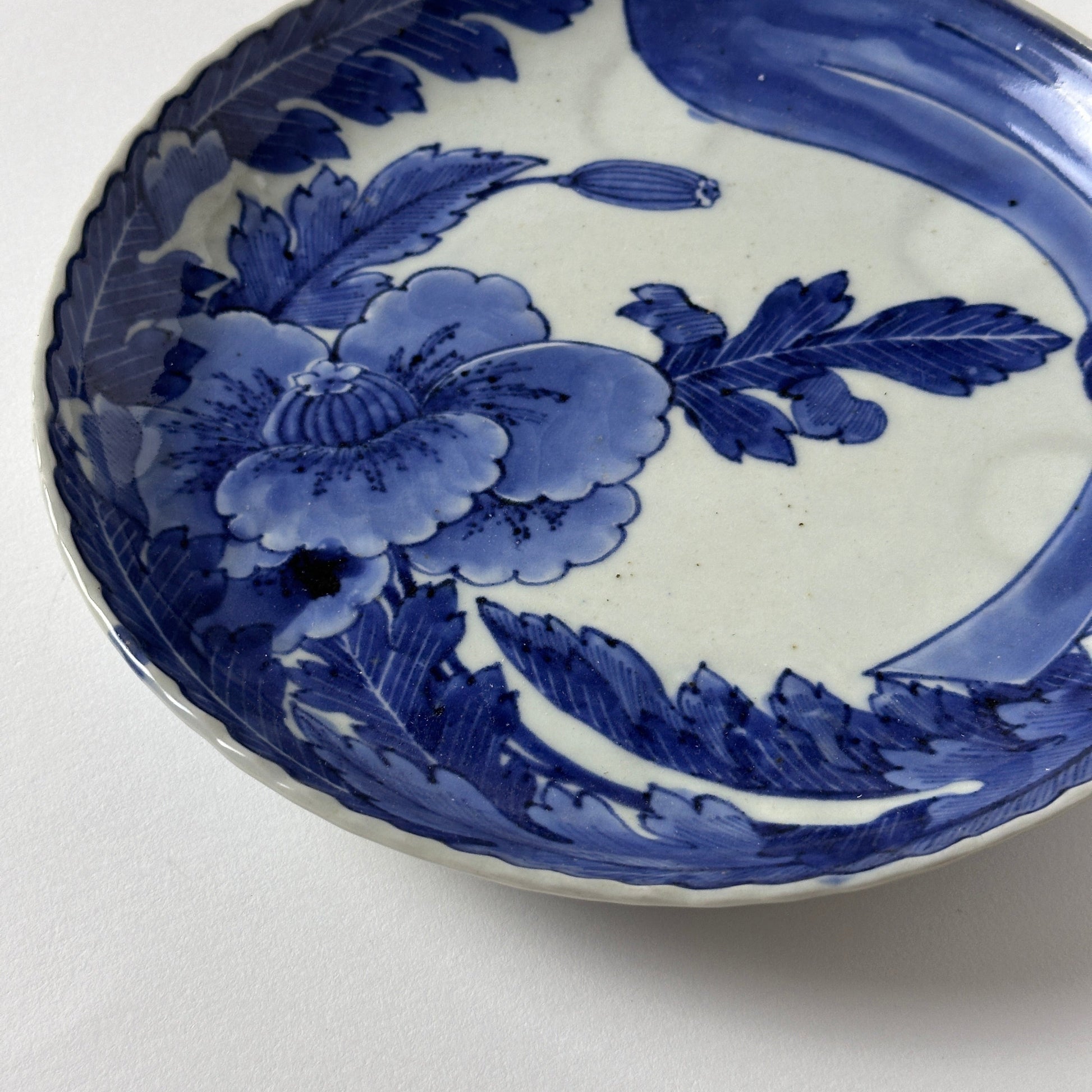 静かに藍の花咲く古伊万里8寸 - Kotto Shop