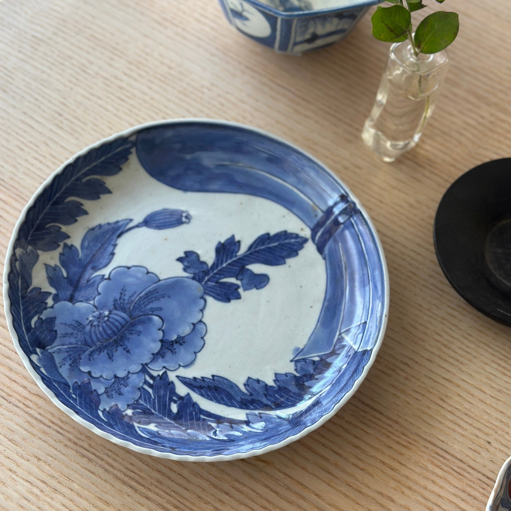 静かに藍の花咲く古伊万里8寸 - Kotto Shop