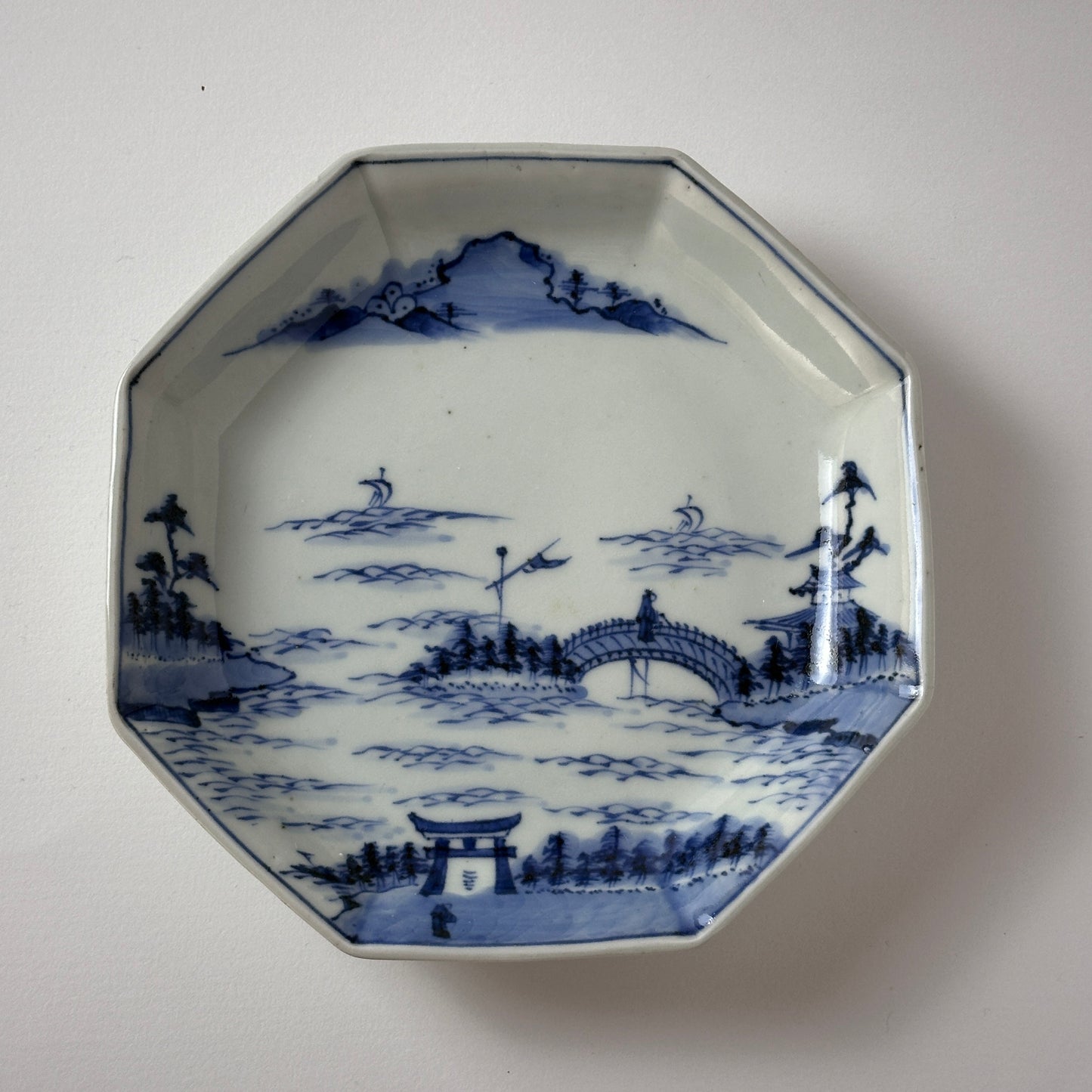 古伊万里山水図の八角皿