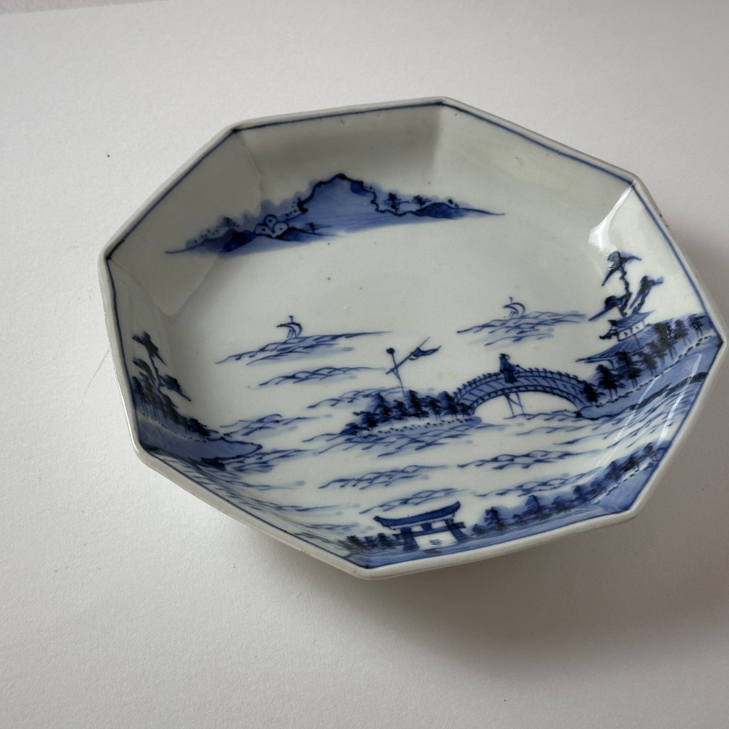 古伊万里山水図の八角皿