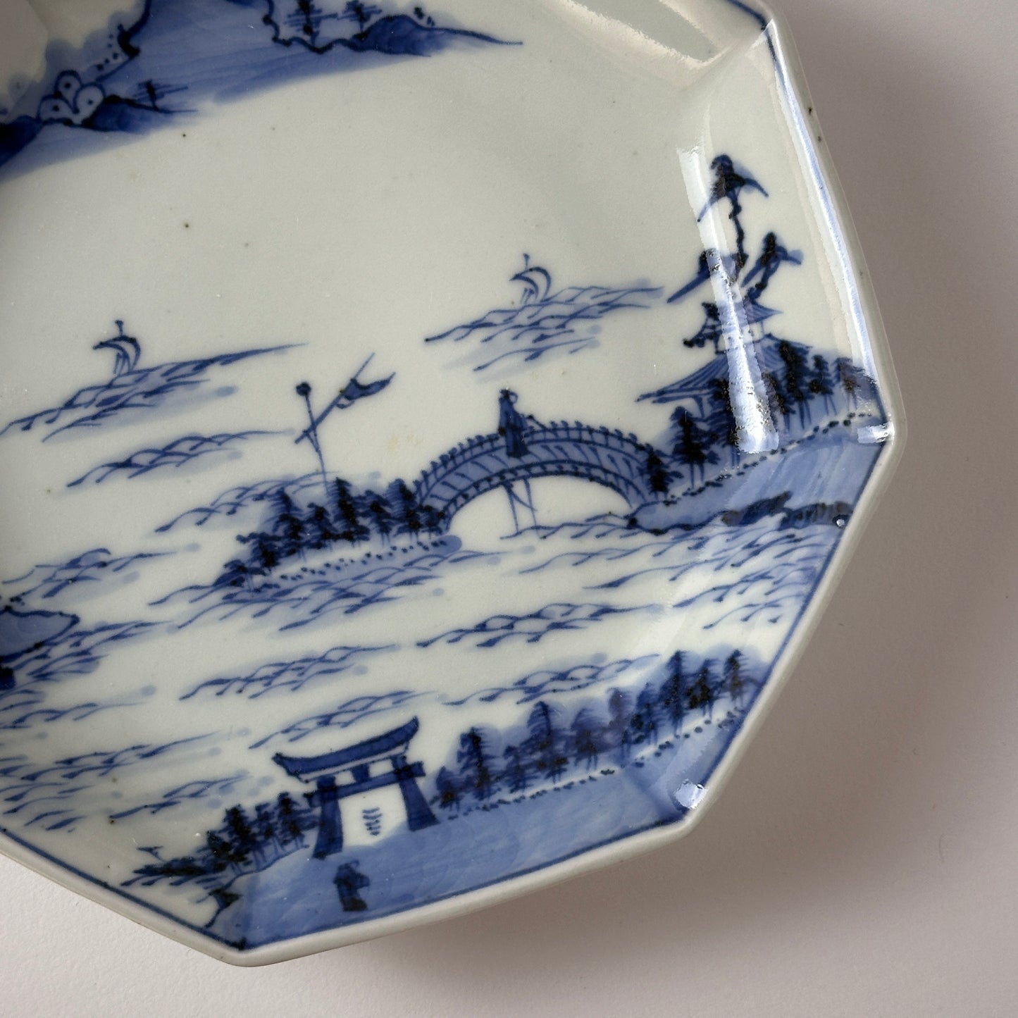 古伊万里山水図の八角皿