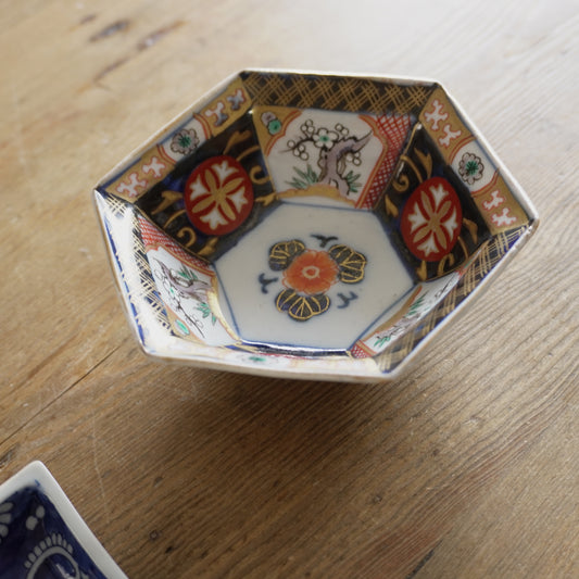 特別なひとときを彩る、色絵金彩の六角小鉢