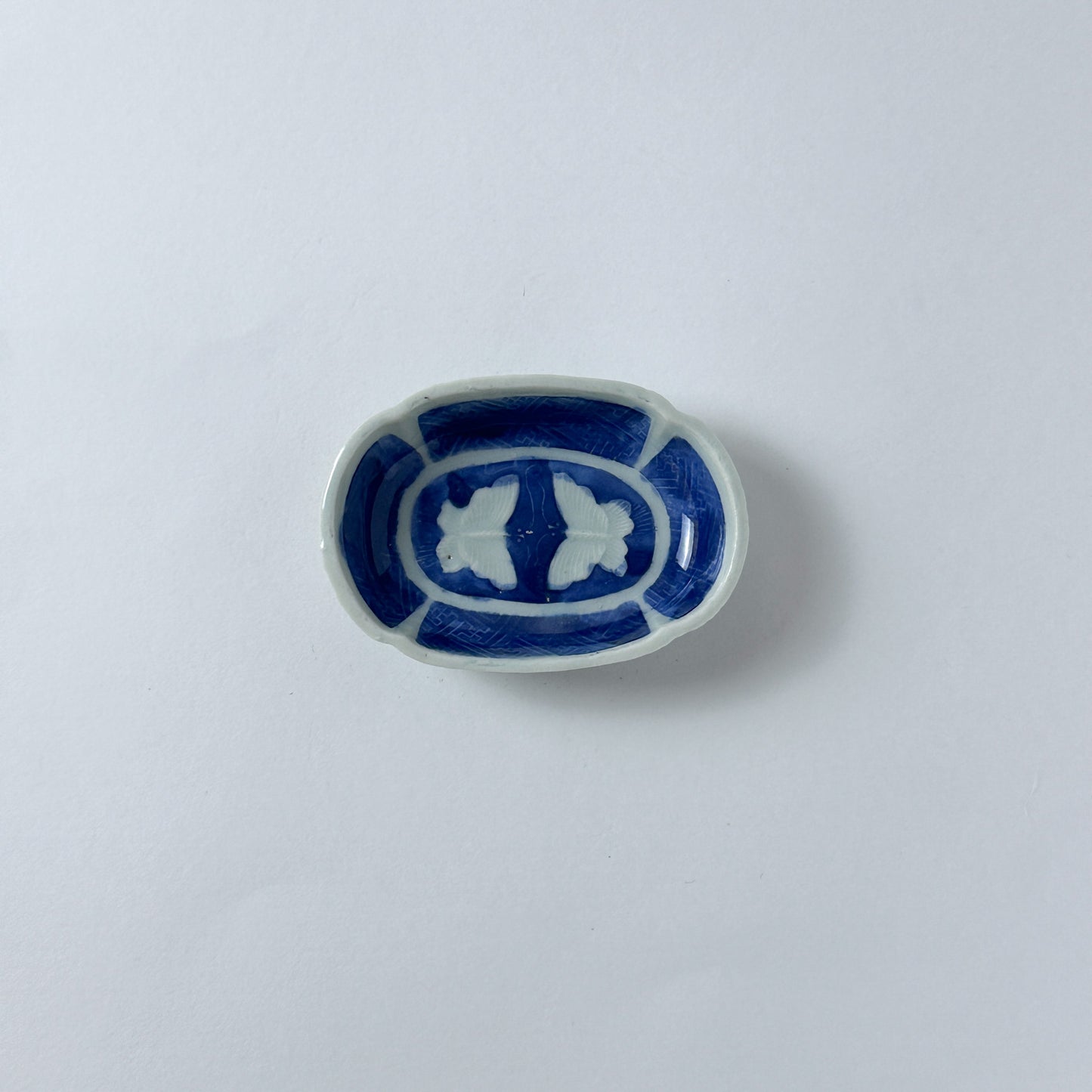 変形陽刻の天塩皿