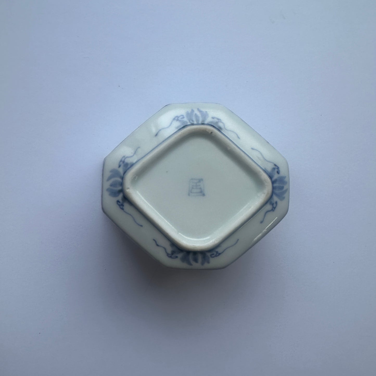 【2客セット】アクセントになる変形染付小さな八角猪口