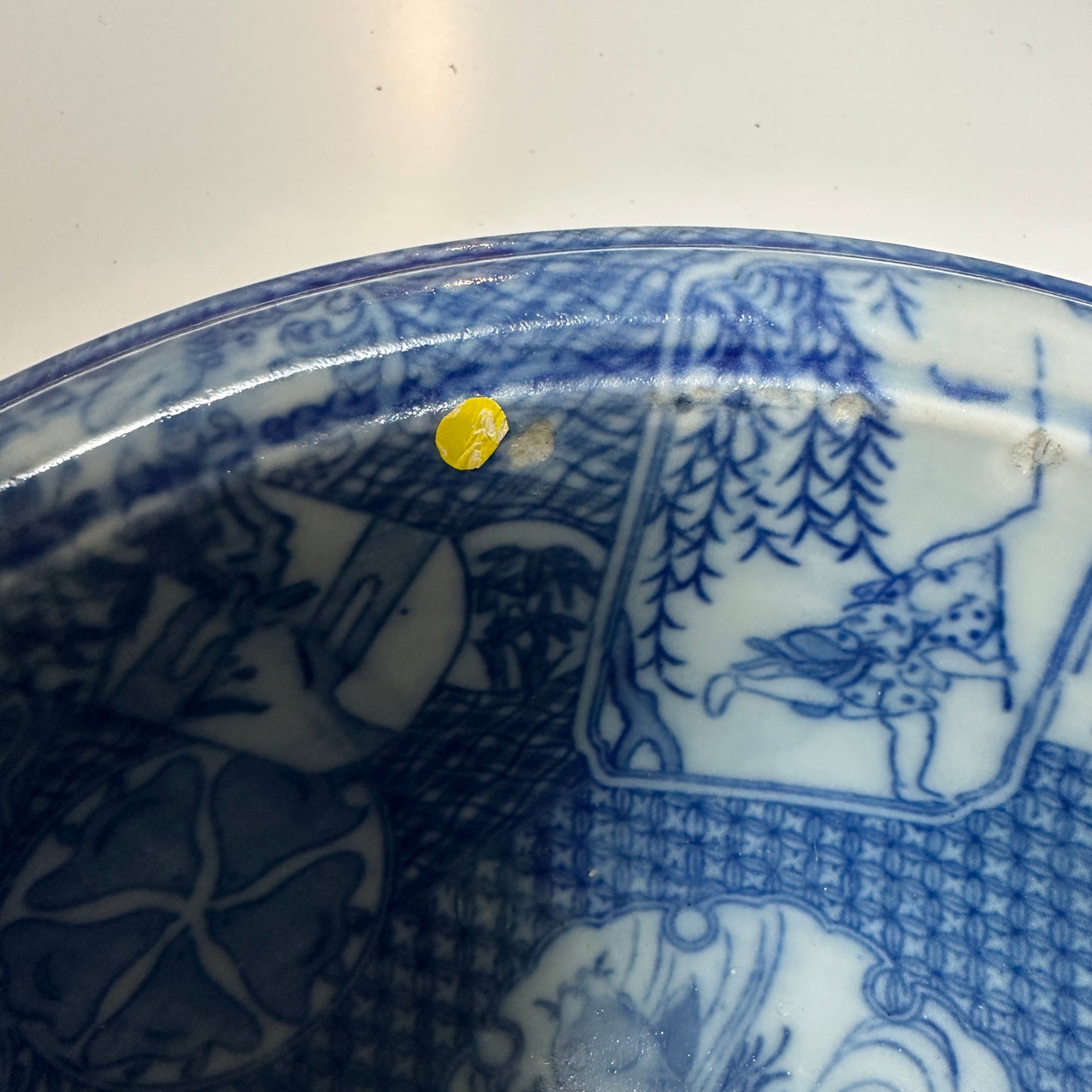 様々な用途に使える印判風景図大鉢