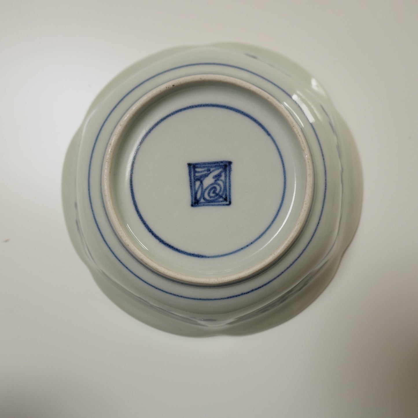 染付草花文 輪花皿 - Kotto Shop