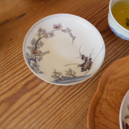 梅の花咲く色絵小皿 - Kotto Shop