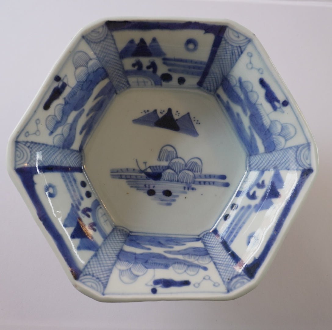 静けさを湛える、藍の六角鉢 - Kotto Shop