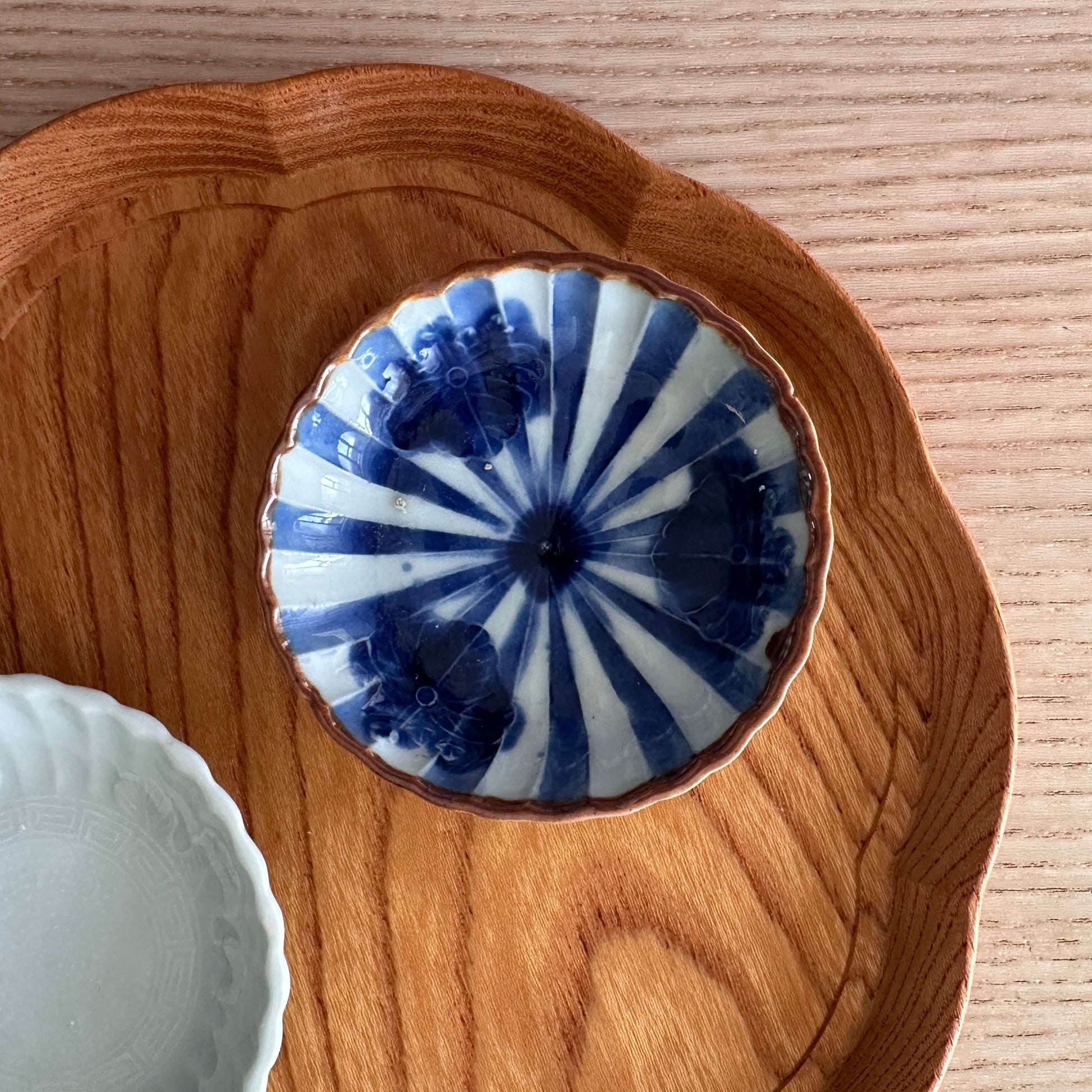 ボーイッシュな染付小皿 - Kotto Shop