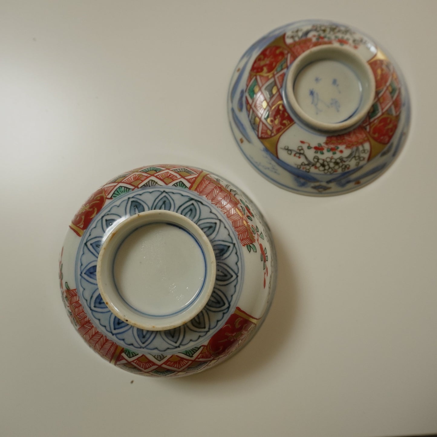 淡い色味の染付と色絵の茶碗 - Kotto Shop