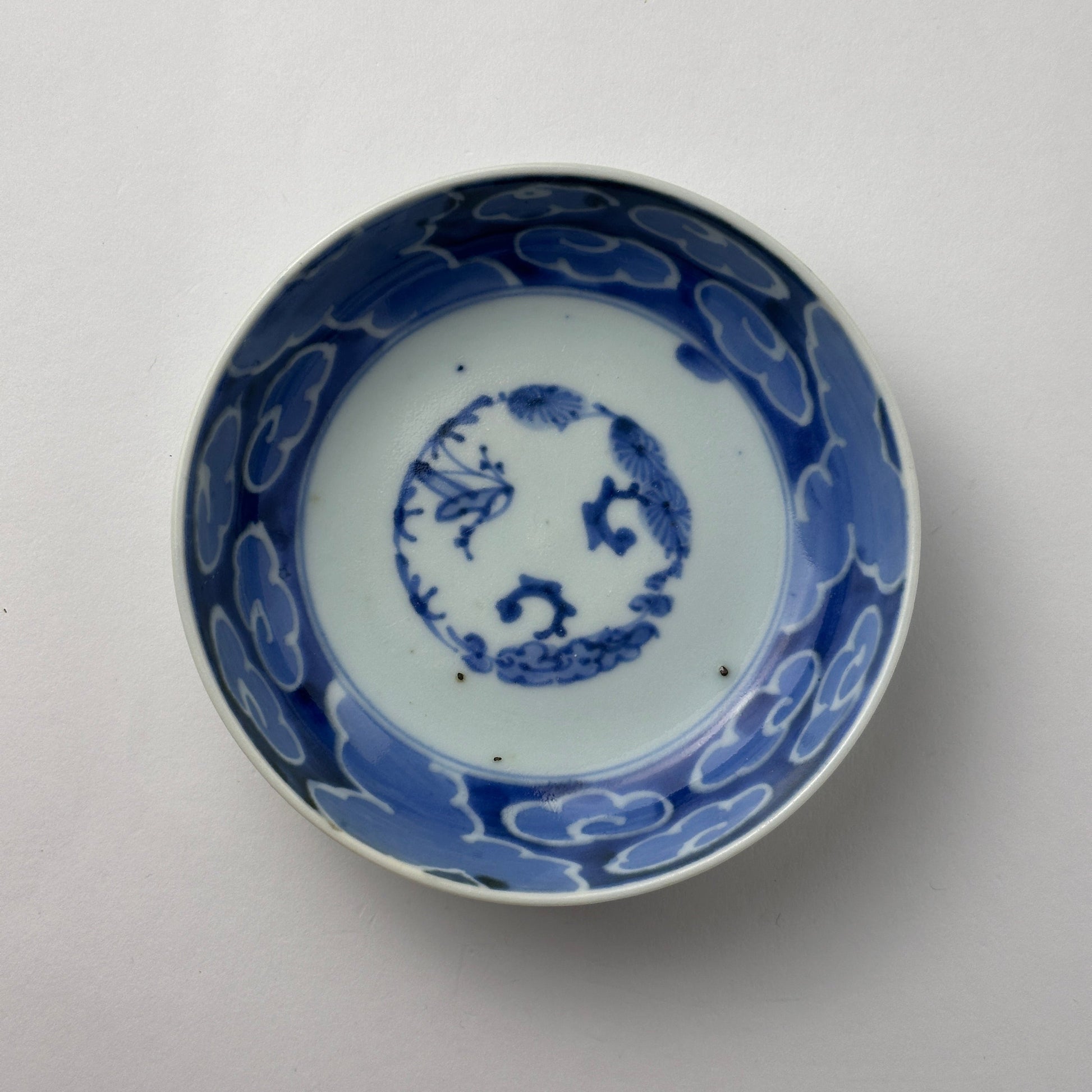 静謐の美、古伊万里染付なます皿 - Kotto Shop