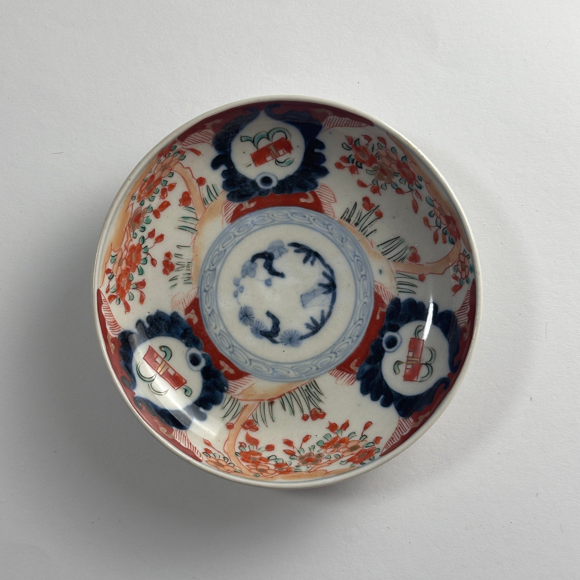 柔らかな色味の可愛らしい明治伊万里中皿 - Kotto Shop