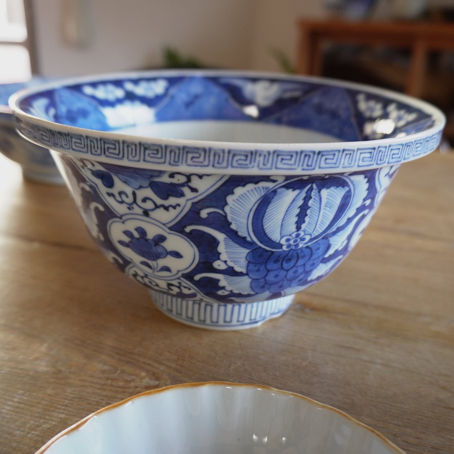 染付深鉢山に梅の古伊万里鉢 - Kotto Shop