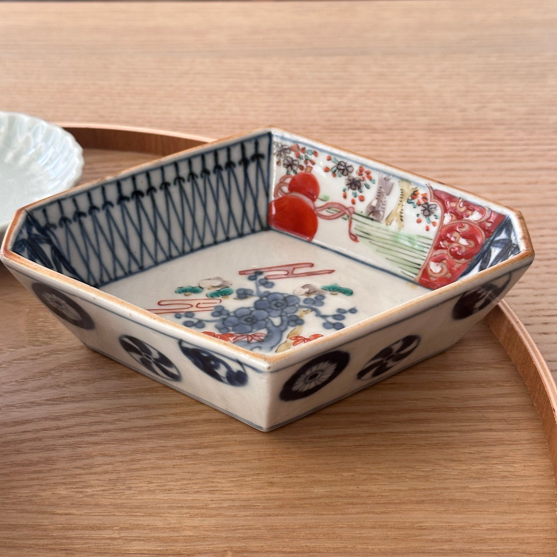 表情を楽しむ色絵菱皿 - Kotto Shop