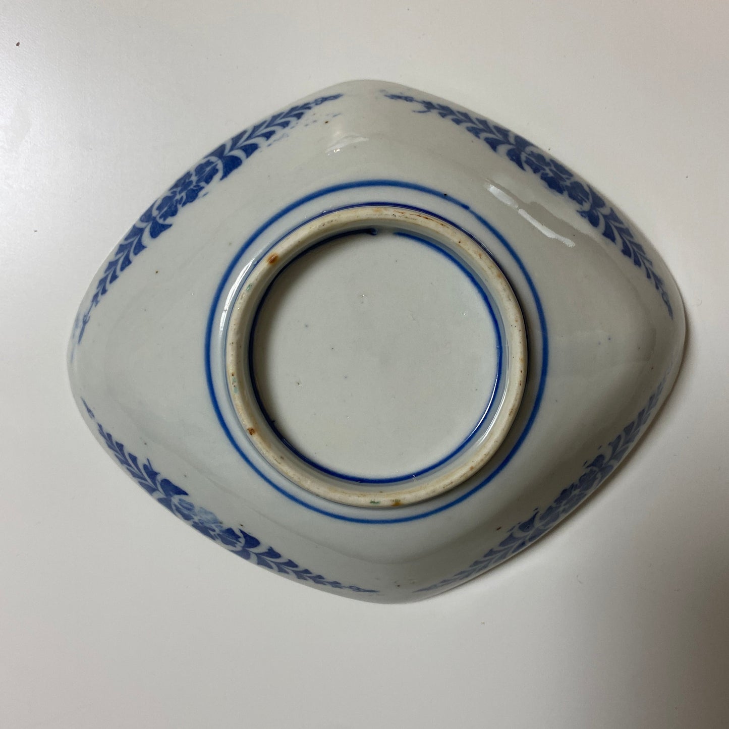 爽やかな色味の魚に熨斗の描かれた菱皿 - Kotto Shop