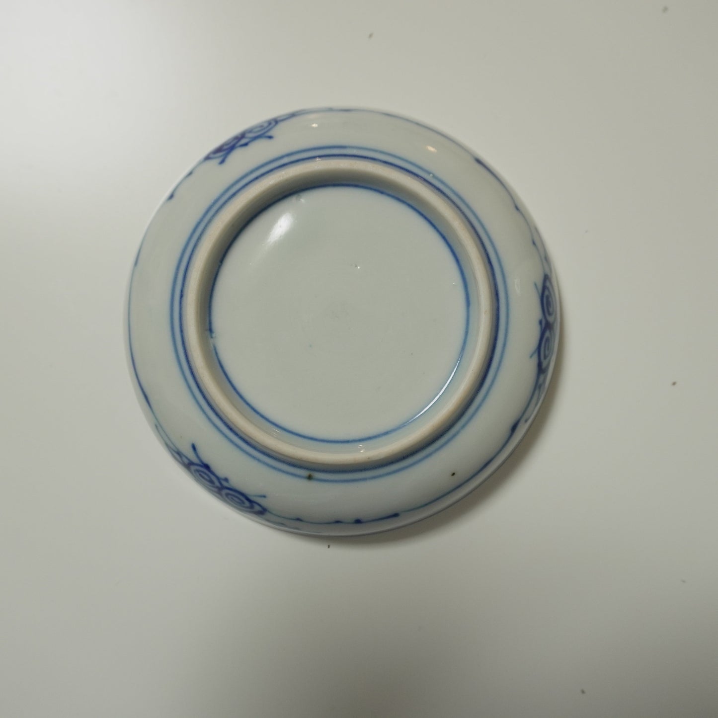 赤絵と染付のコントラストが映える小皿 - Kotto Shop