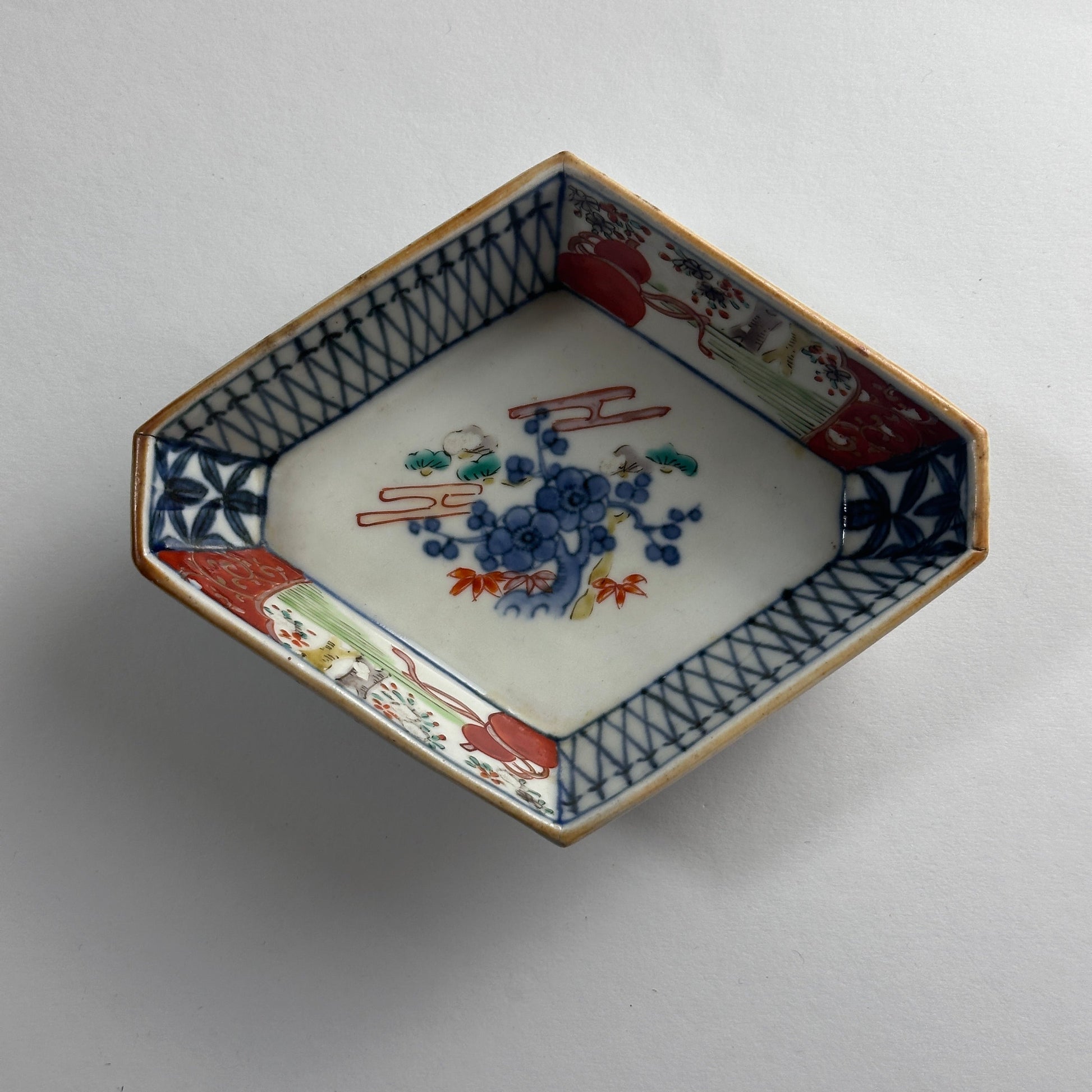 表情を楽しむ色絵菱皿 - Kotto Shop