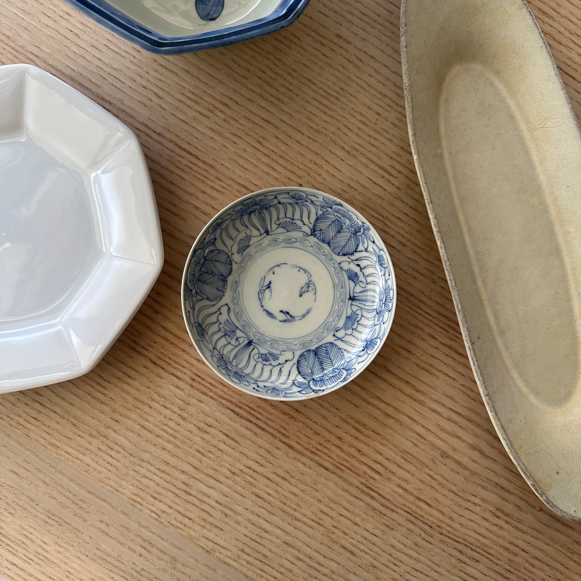 繊細な線描きの小皿 - Kotto Shop
