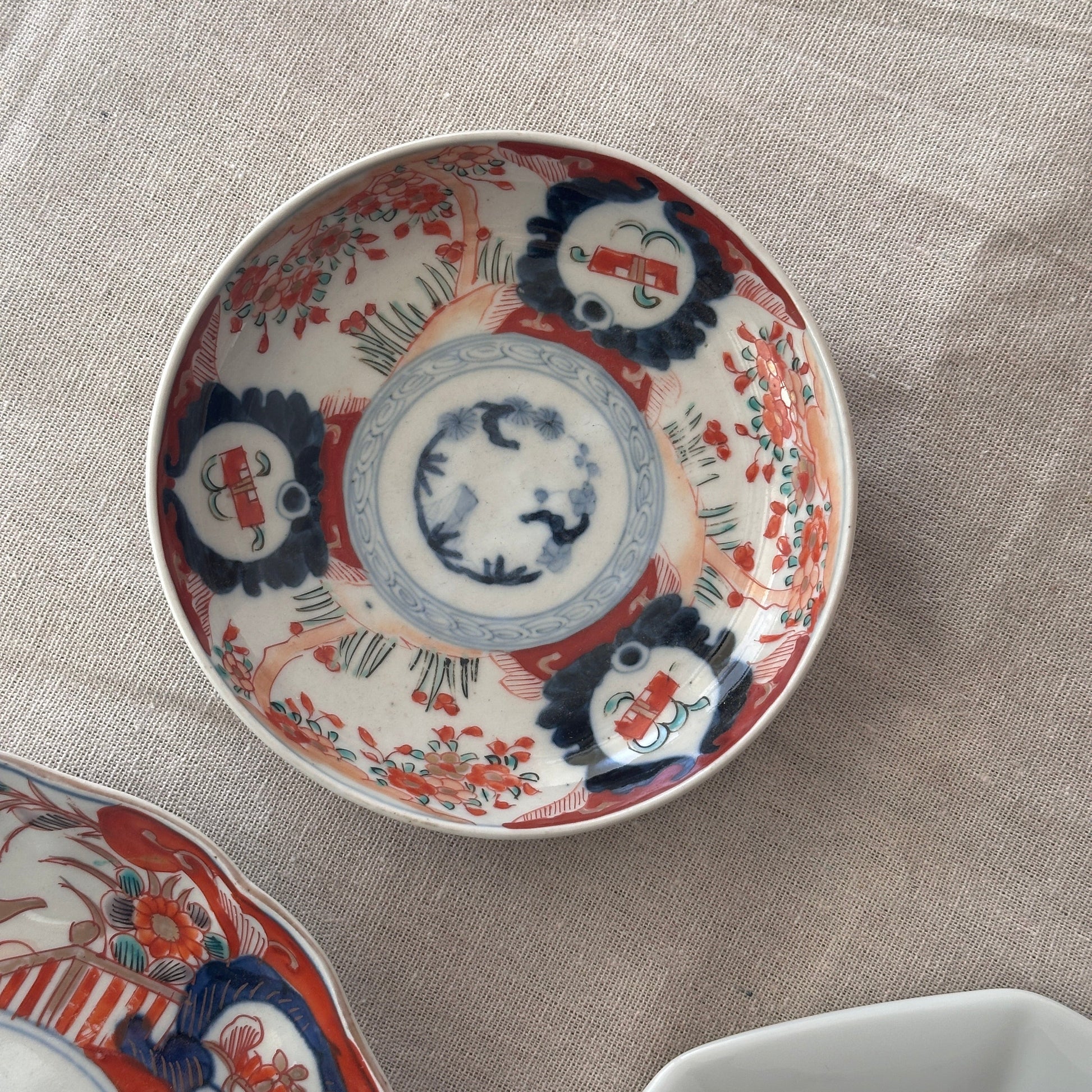 柔らかな色味の可愛らしい明治伊万里中皿 - Kotto Shop