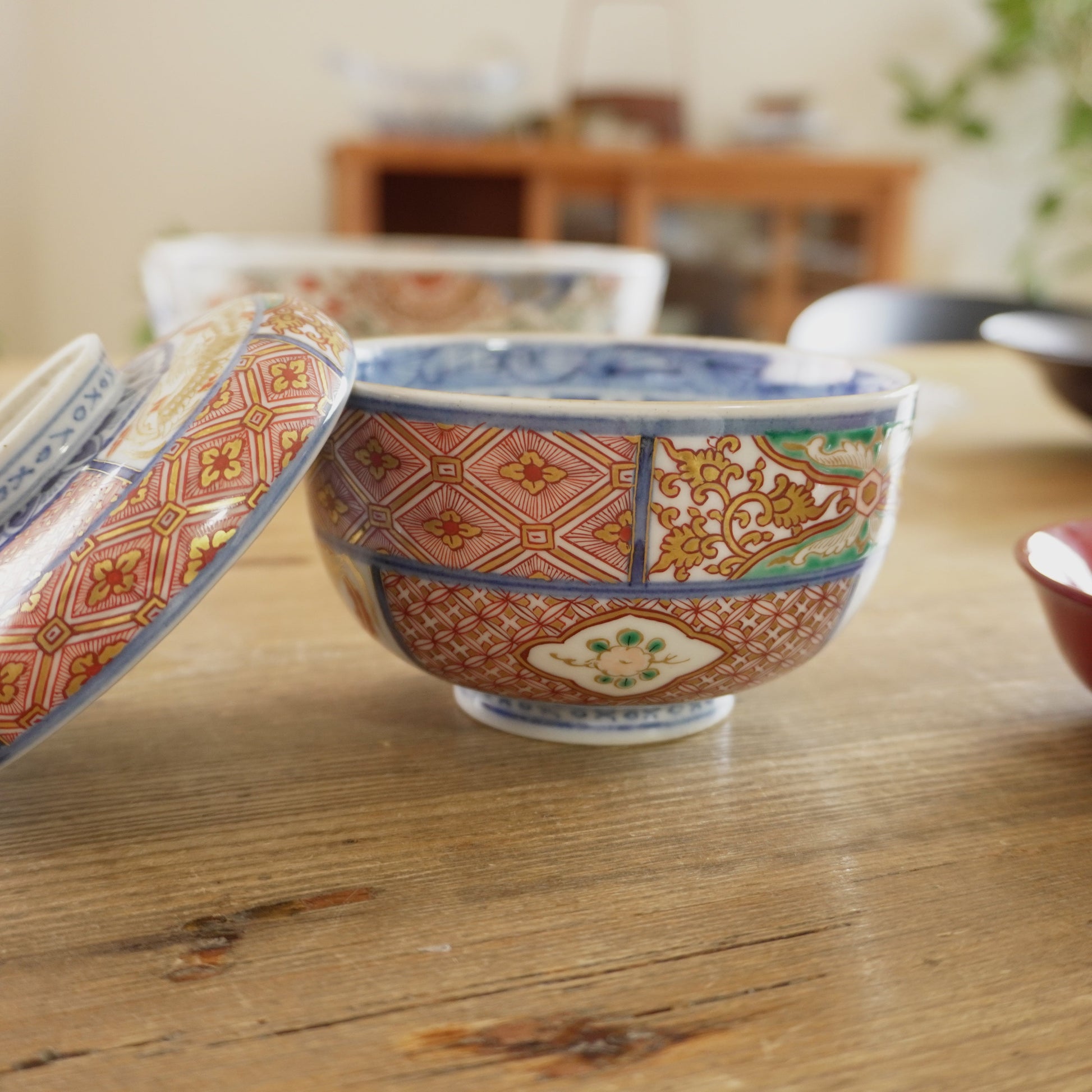 食卓を彩る色絵蓋付茶碗 - Kotto Shop