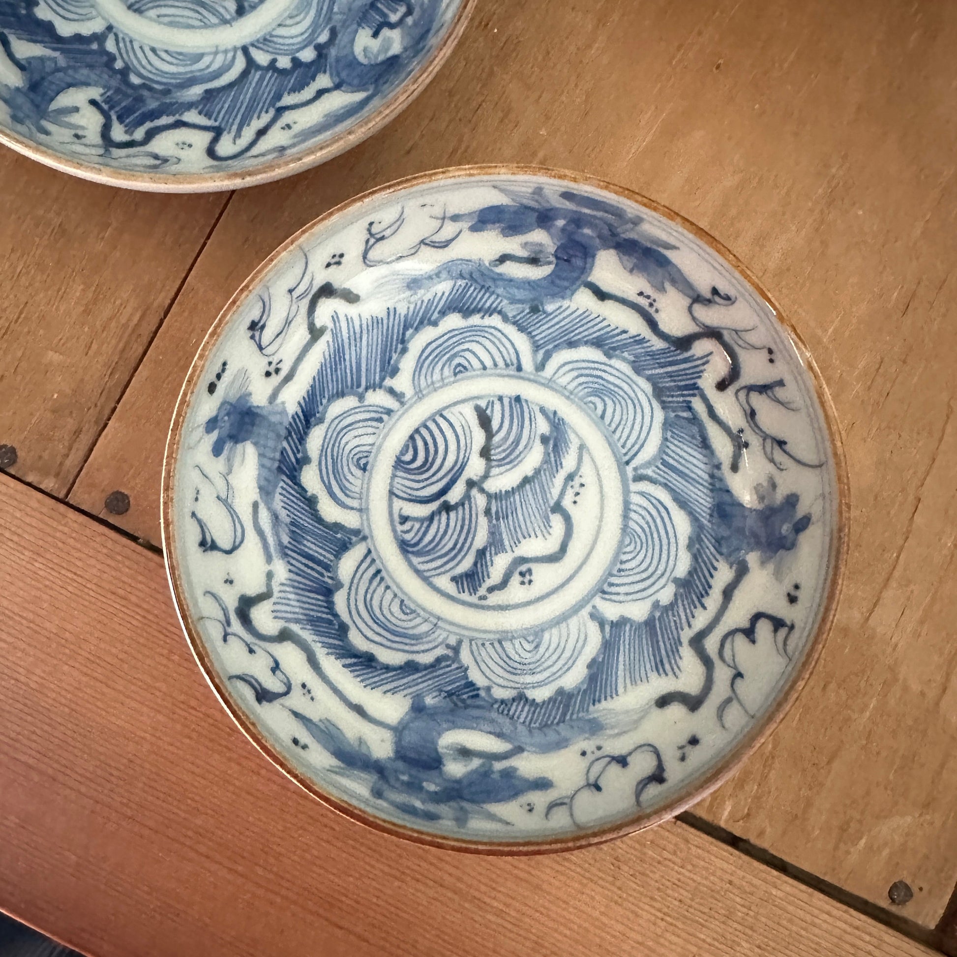 波間に舞う甘龍の小皿 - Kotto Shop