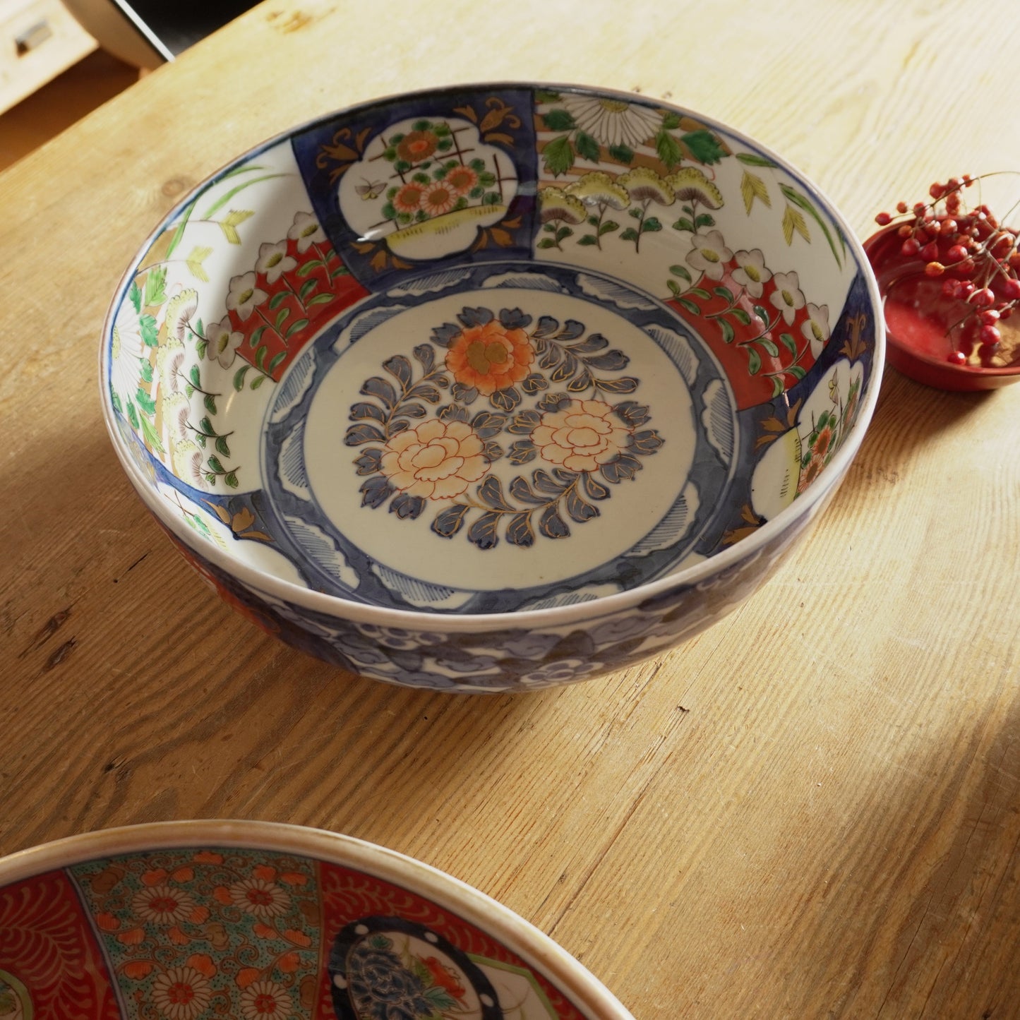 食卓に花を添える色絵大鉢 - Kotto Shop