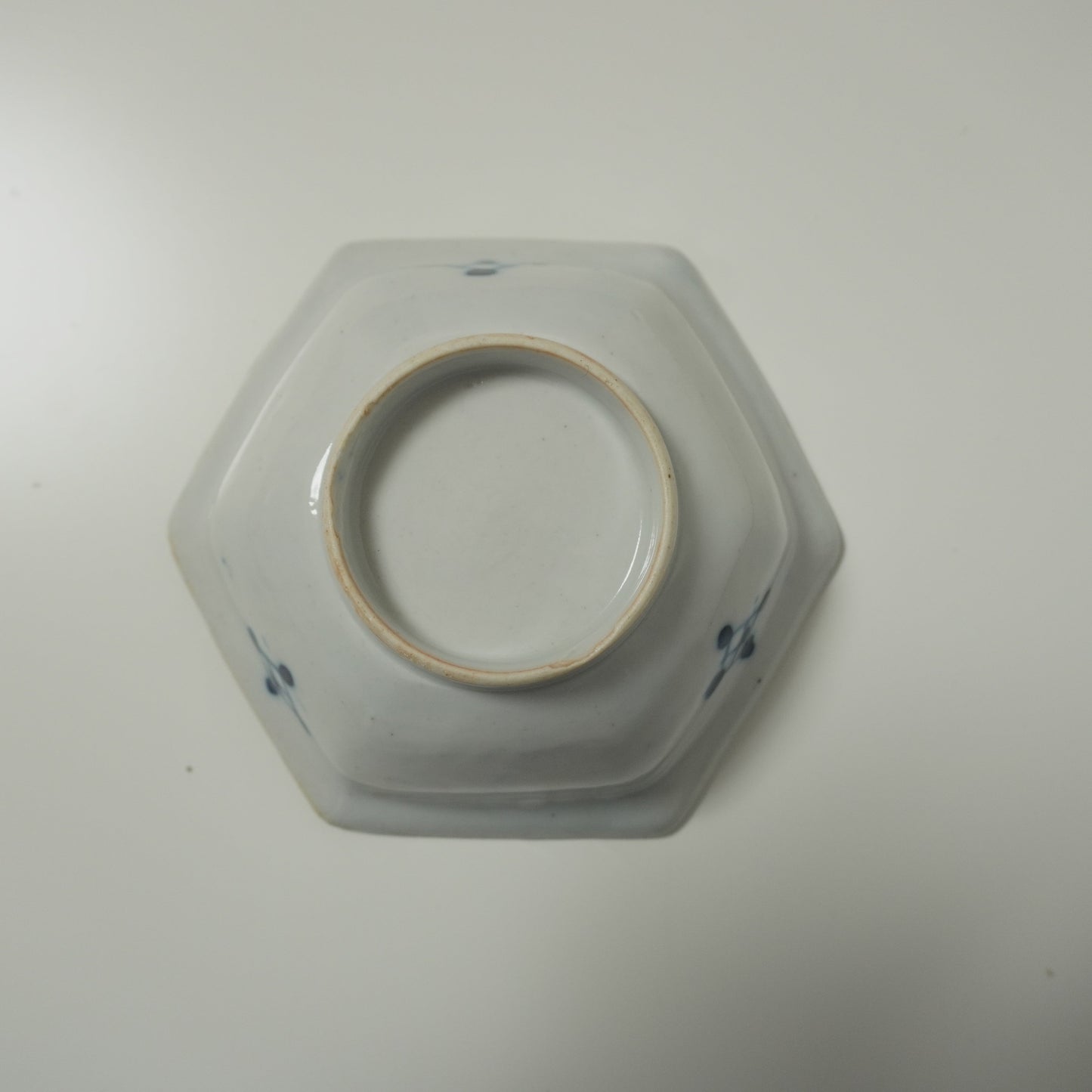 可愛い赤絵染付六角小鉢 - Kotto Shop