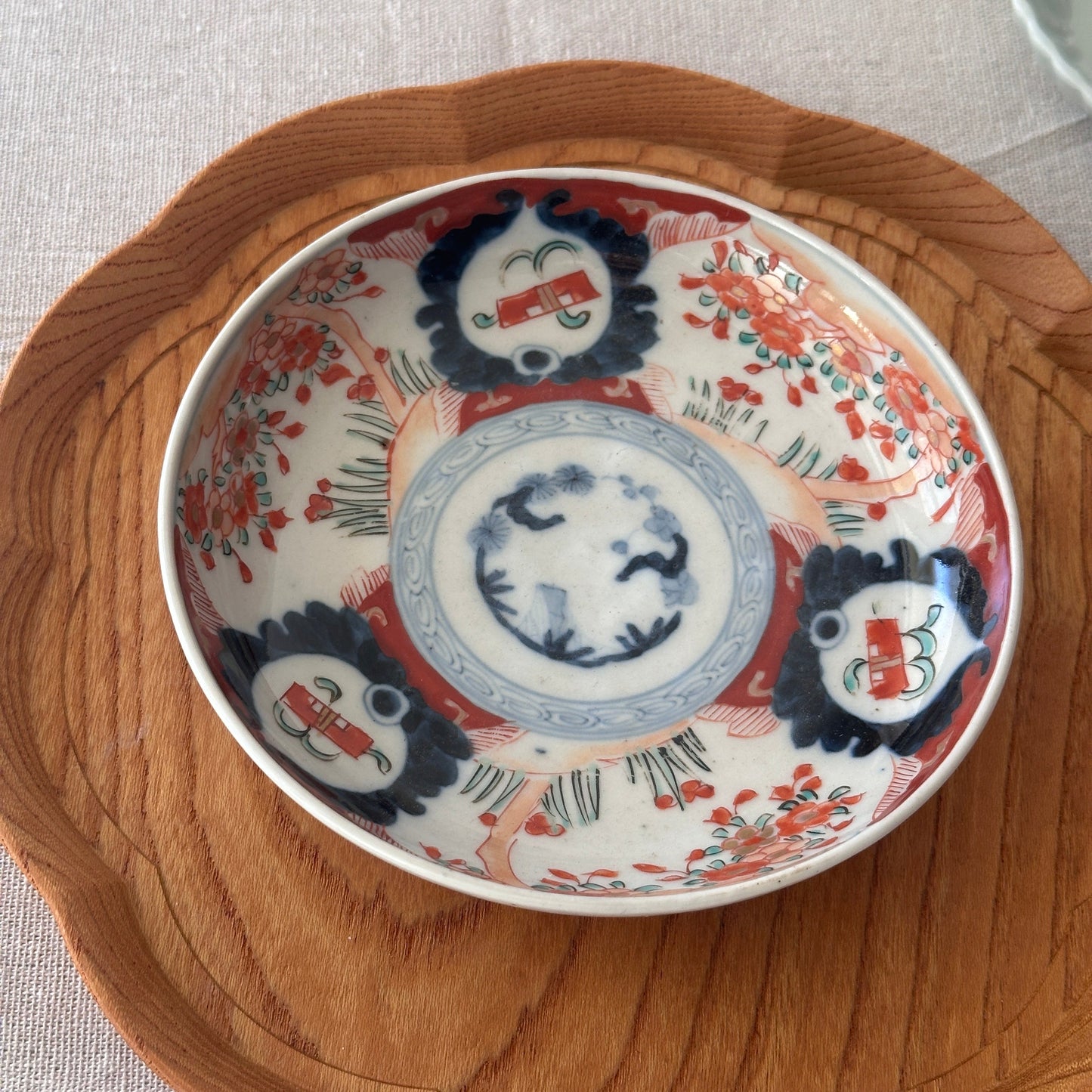 柔らかな色味の可愛らしい明治伊万里中皿 - Kotto Shop