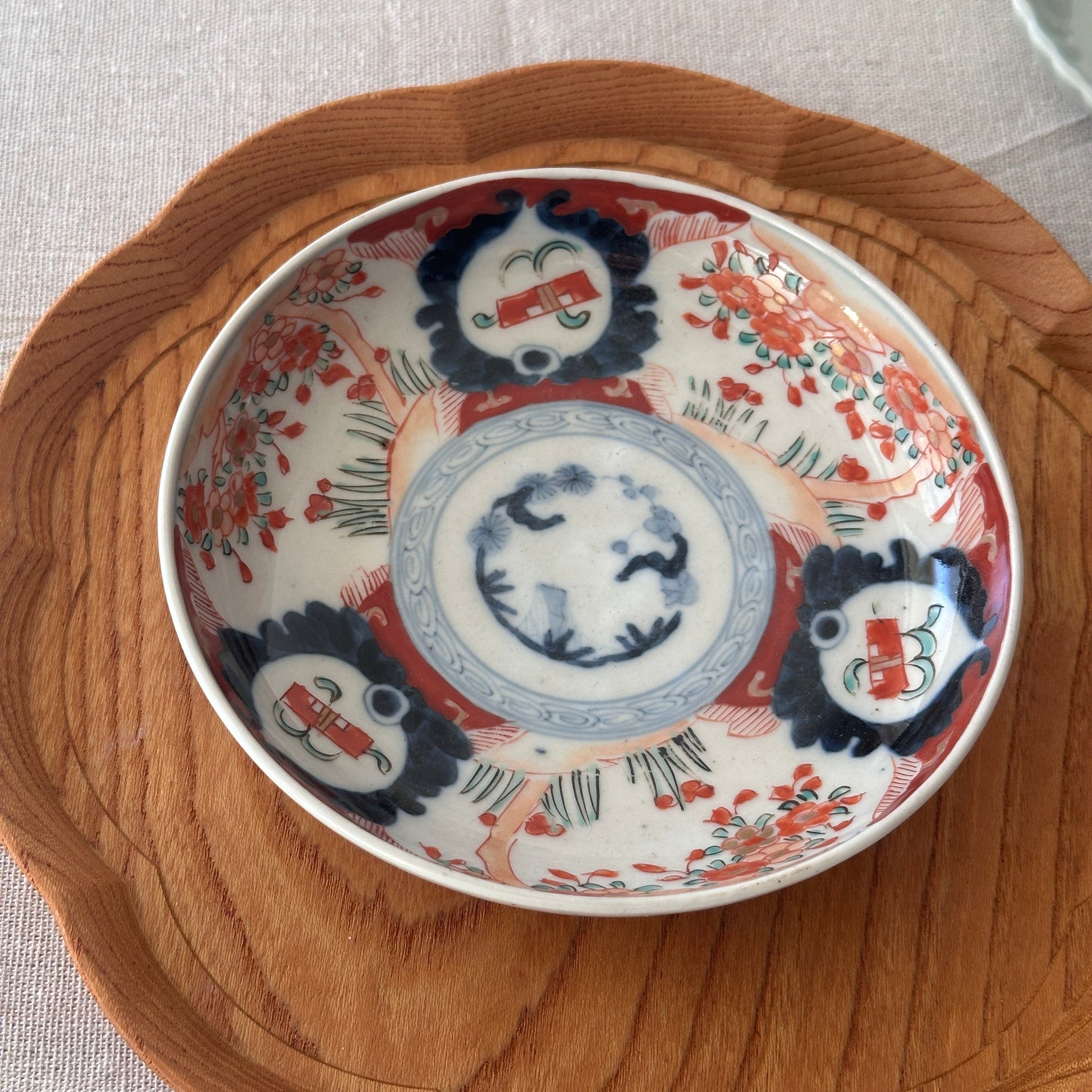 柔らかな色味の可愛らしい明治伊万里中皿 - Kotto Shop