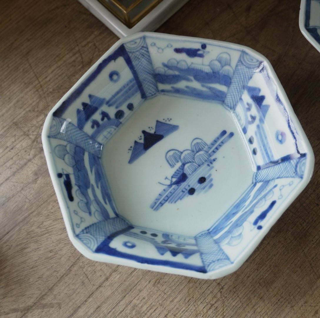 静けさを湛える、藍の六角鉢 - Kotto Shop