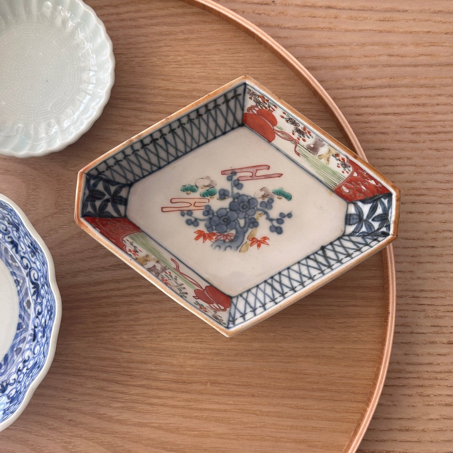 表情を楽しむ色絵菱皿 - Kotto Shop