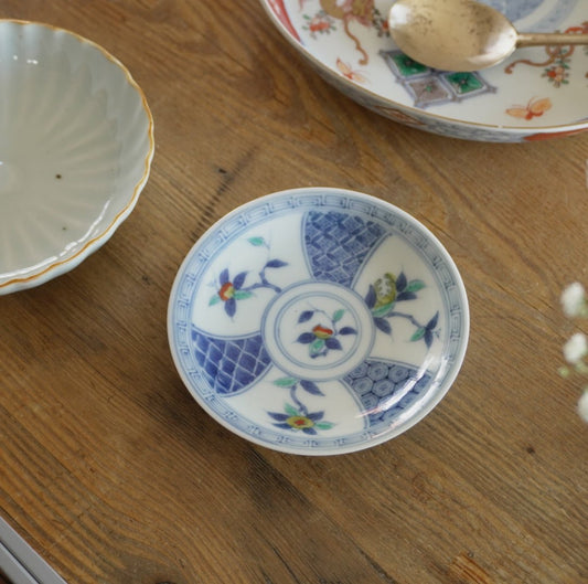 平戸焼の可愛らしい色絵花文小皿 - Kotto Shop