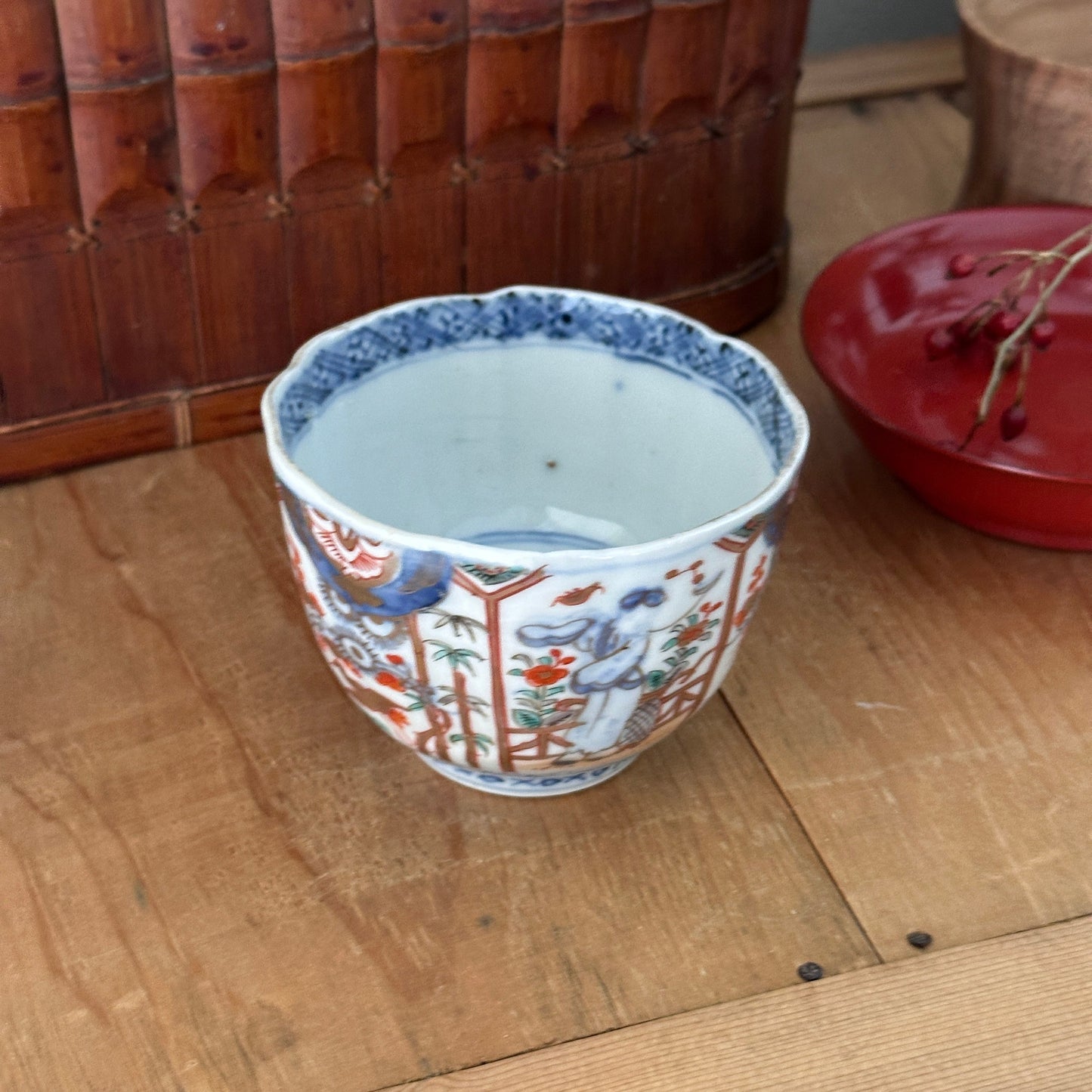 唐子の舞う色絵金彩向付 - Kotto Shop