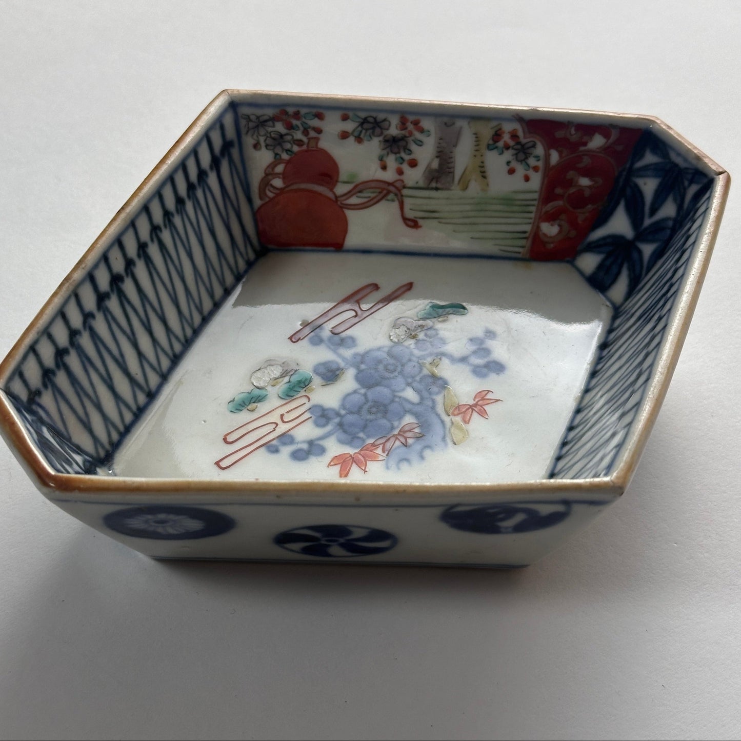 表情を楽しむ色絵菱皿 - Kotto Shop