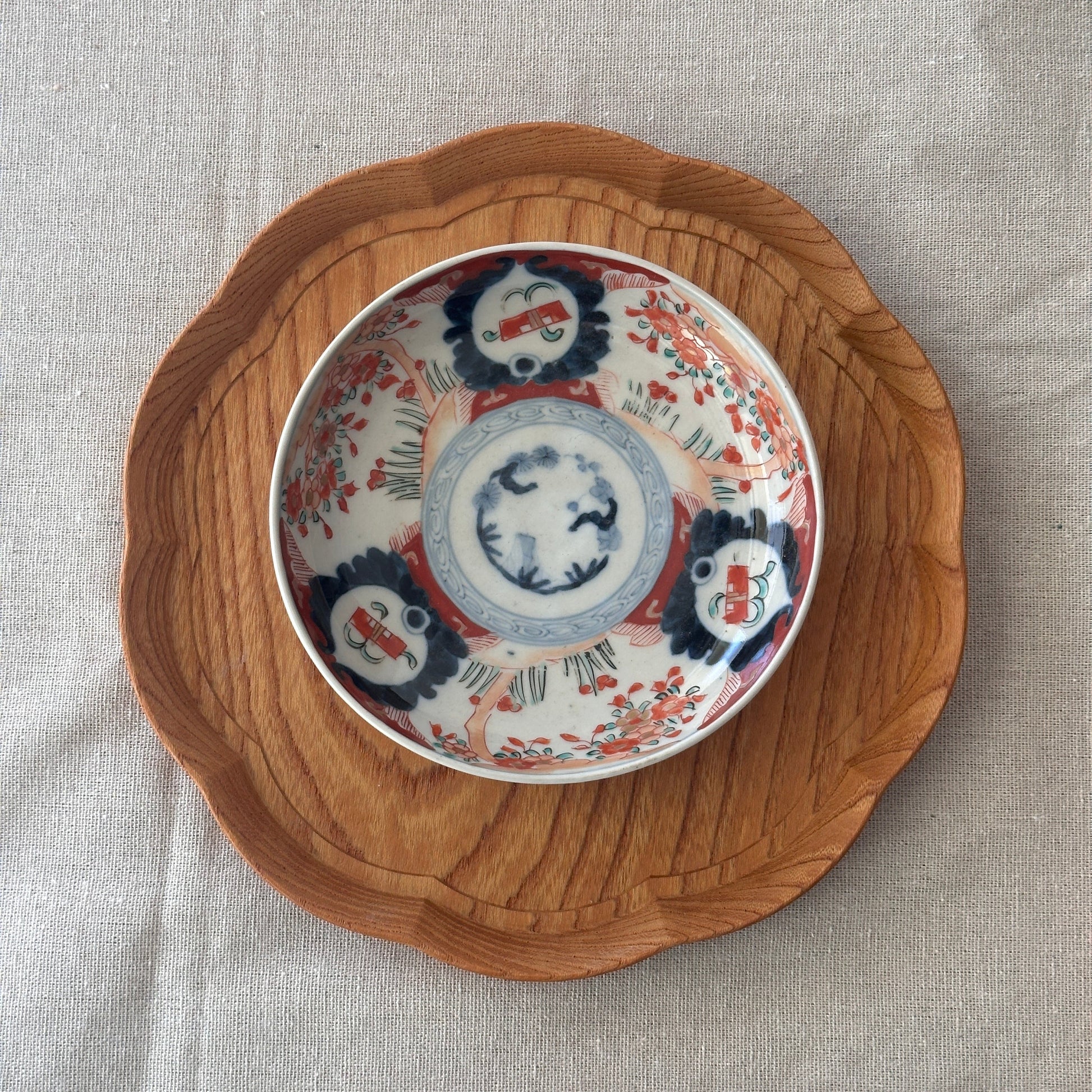 柔らかな色味の可愛らしい明治伊万里中皿 - Kotto Shop