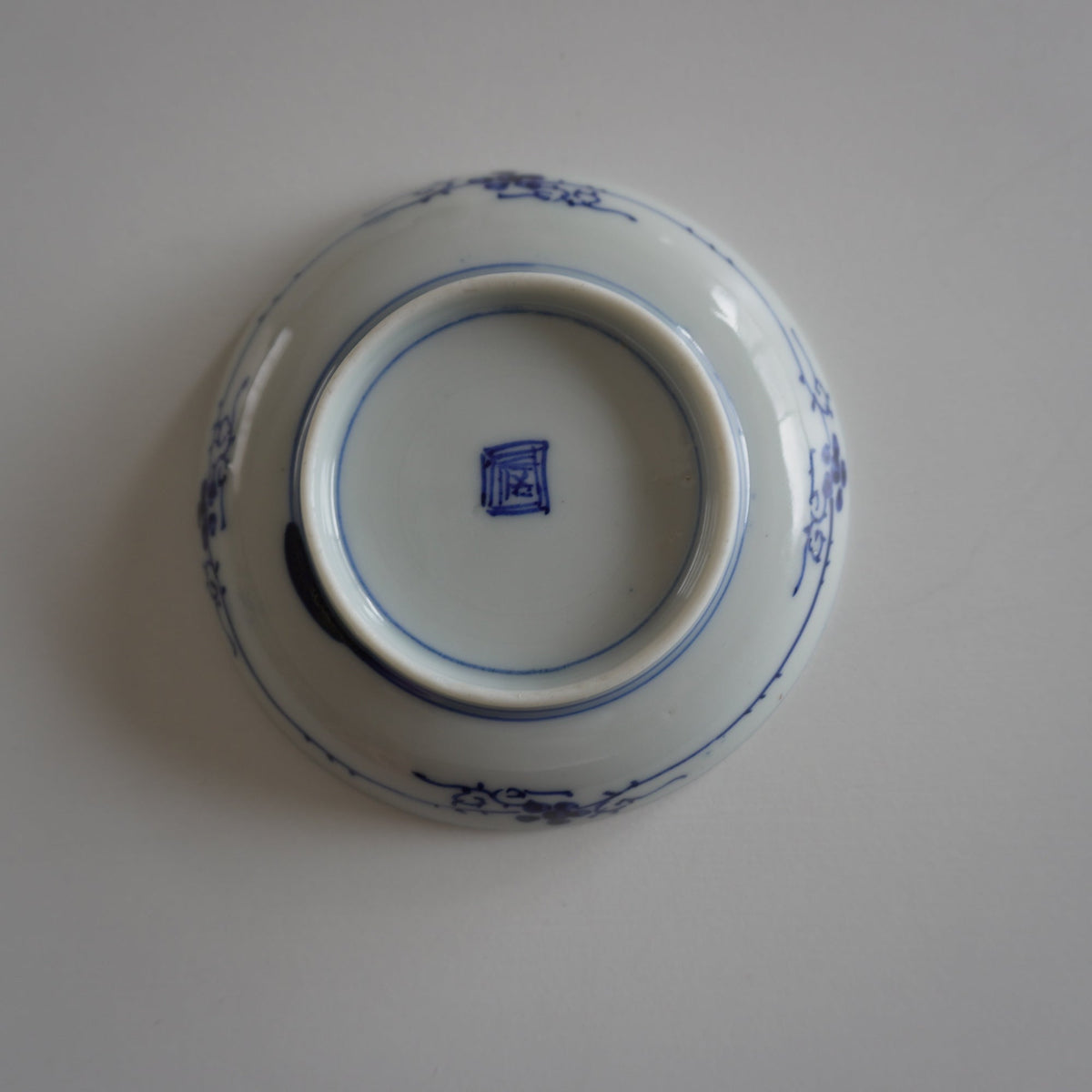 小花あしらう美しい色絵小皿 - Kotto Shop
