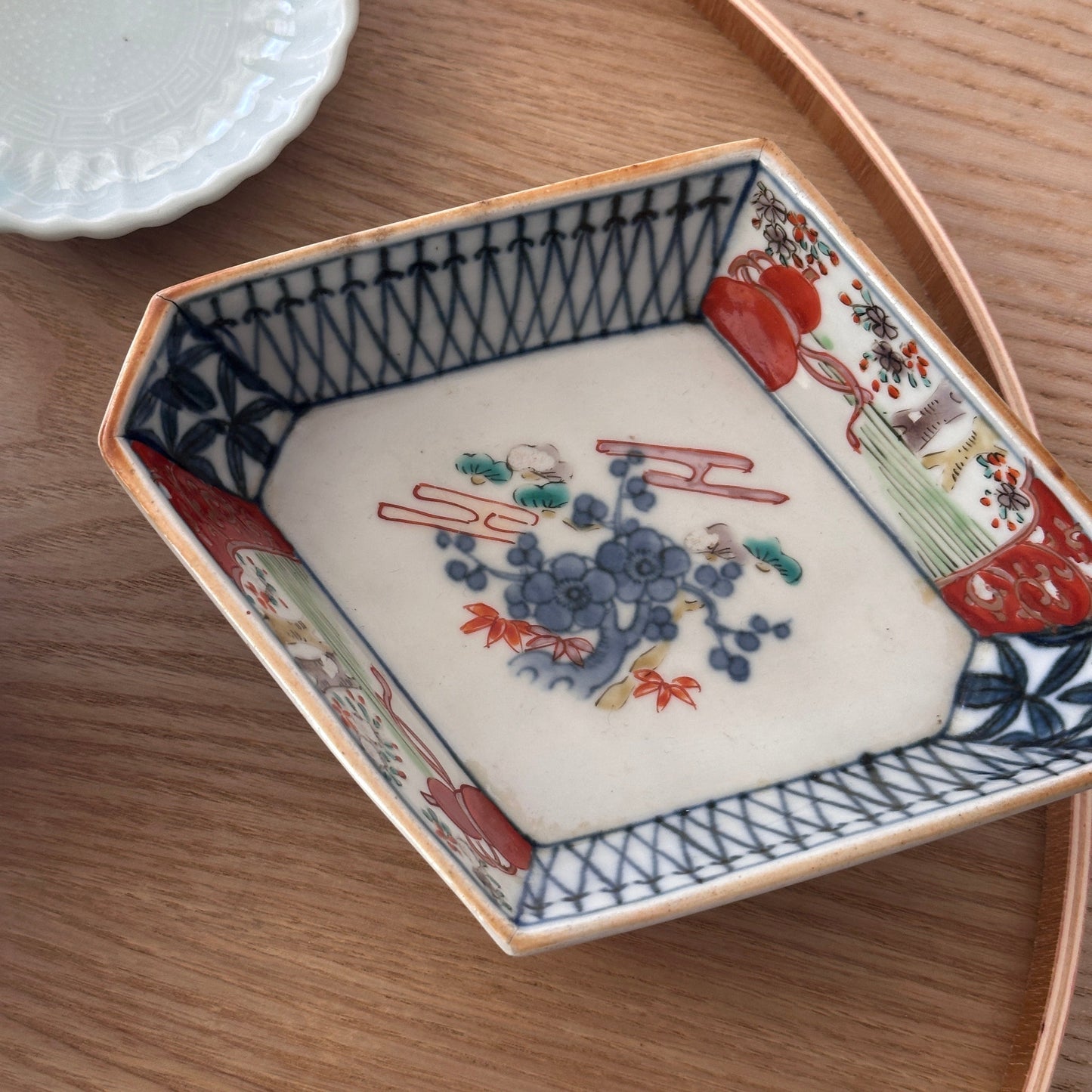 表情を楽しむ色絵菱皿 - Kotto Shop